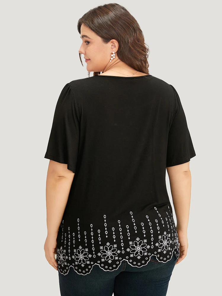Embroidered Button Detail Scalloped Trim T-shirt - Image 2