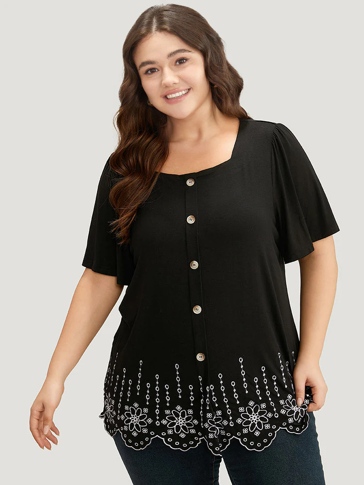 Embroidered Button Detail Scalloped Trim T-shirt - Image 3