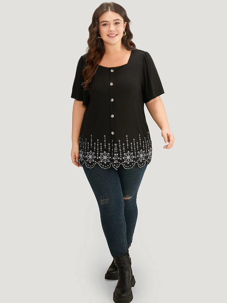 Embroidered Button Detail Scalloped Trim T-shirt - Image 4