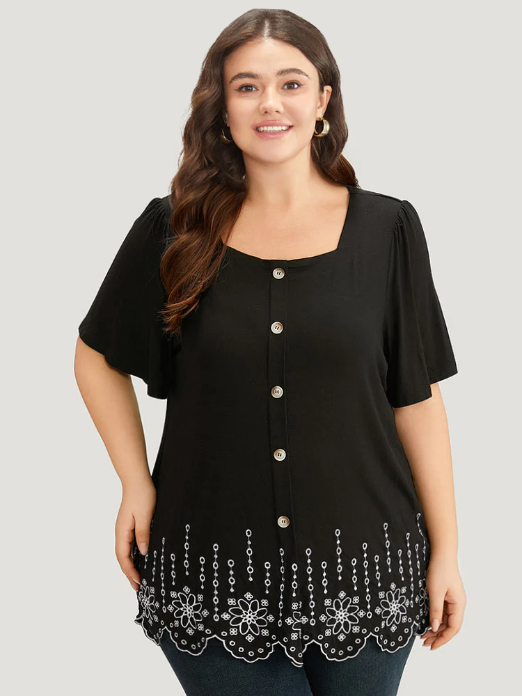 Embroidered Button Detail Scalloped Trim T-shirt - Image 5
