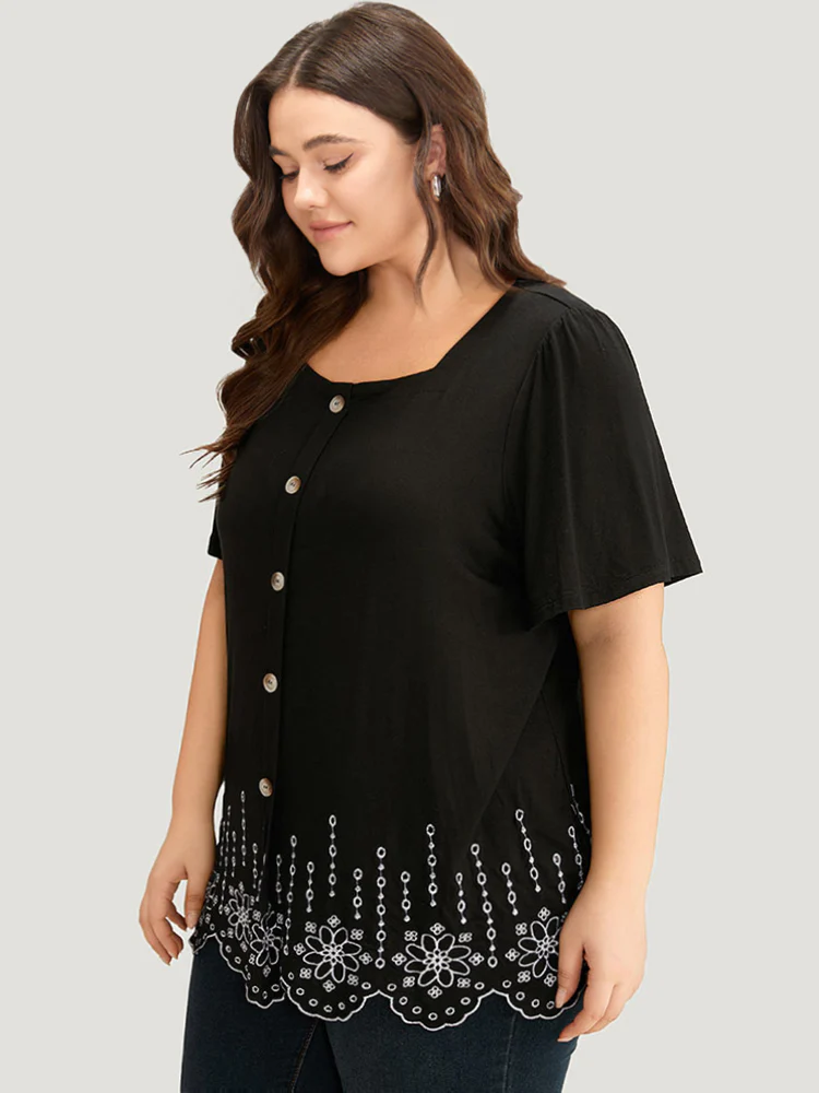 Embroidered Button Detail Scalloped Trim T-shirt - Image 6