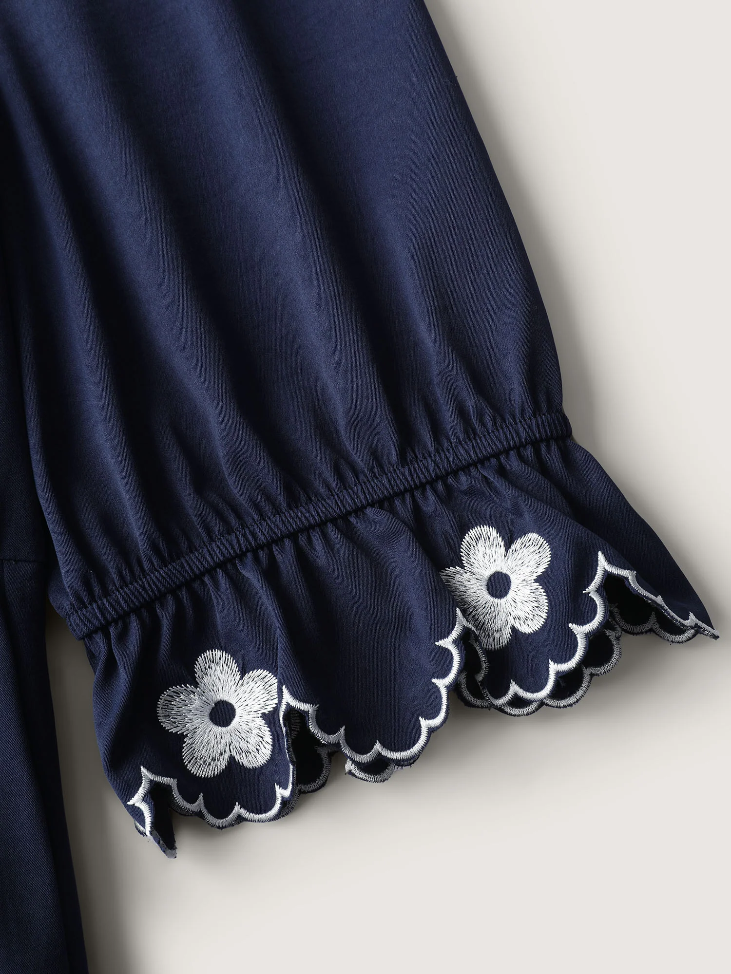 Embroidered Color Contrast Lace Midi Dress - Image 6