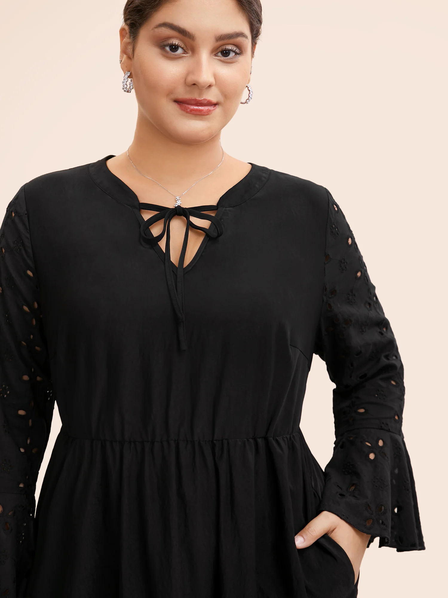 Embroidered Flare Cuffs Midi Dress - Image 2