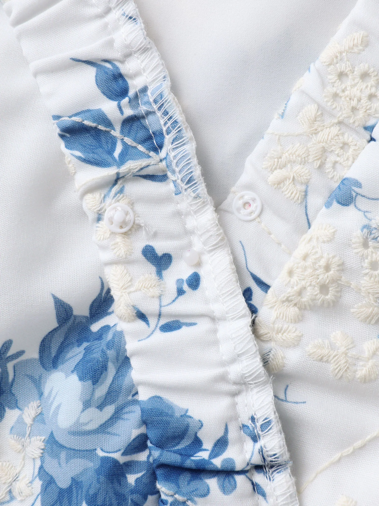 Embroidered Floral Flutter Sleeve Midi Dress - Image 5