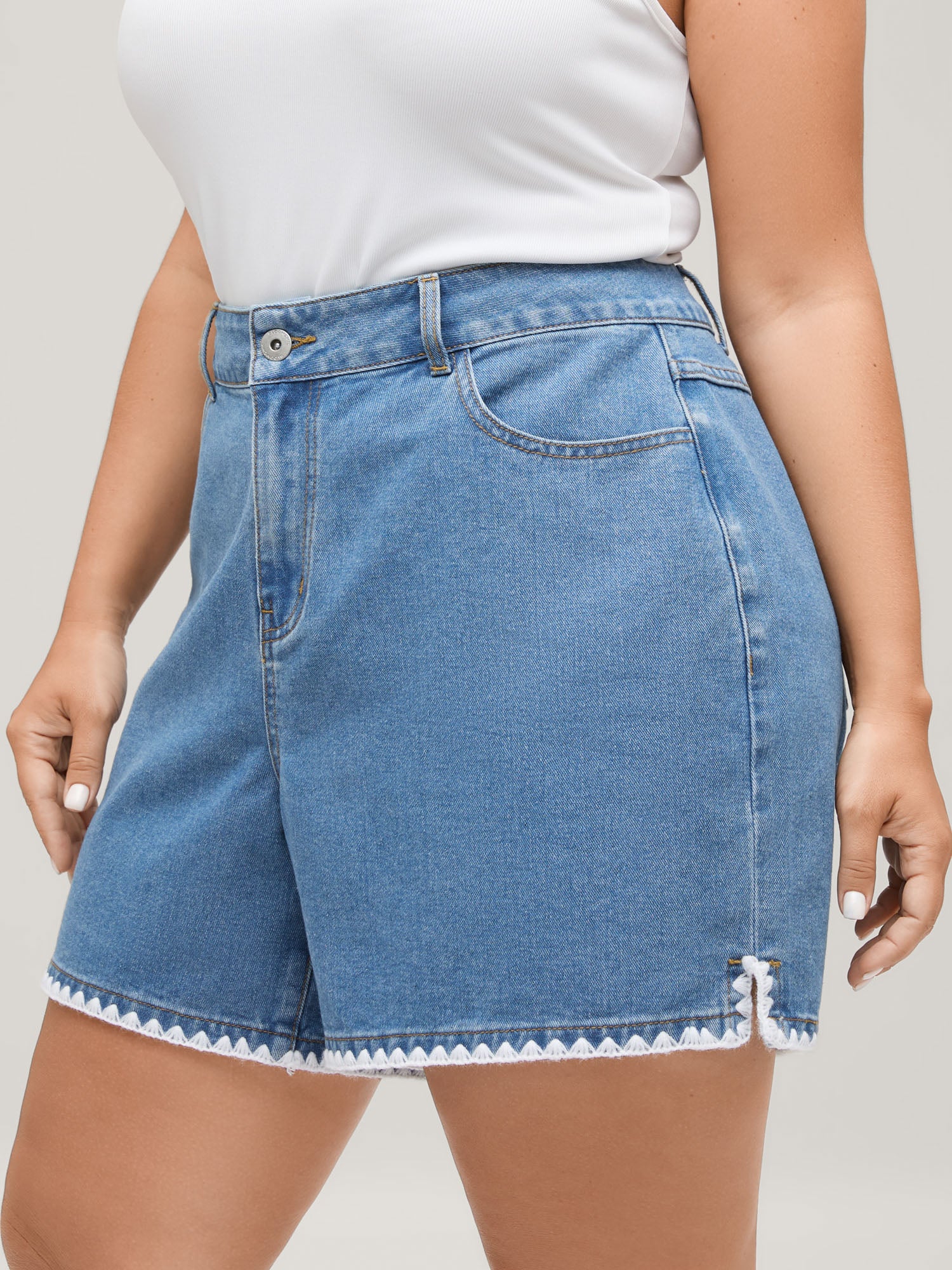 Embroidered Hem High Rise Straight-Leg Denim Shorts - Image 2