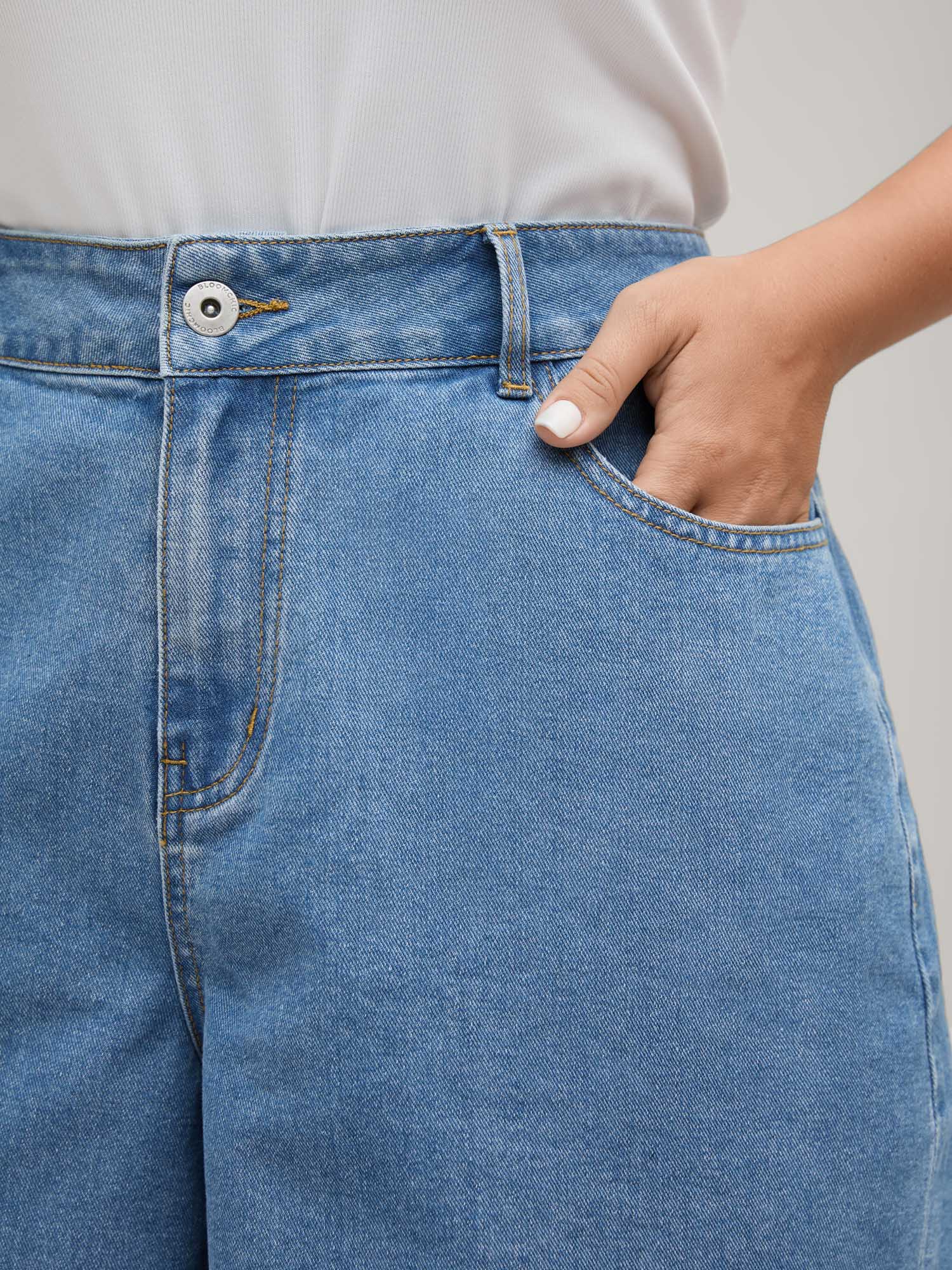 Embroidered Hem High Rise Straight-Leg Denim Shorts - Image 4
