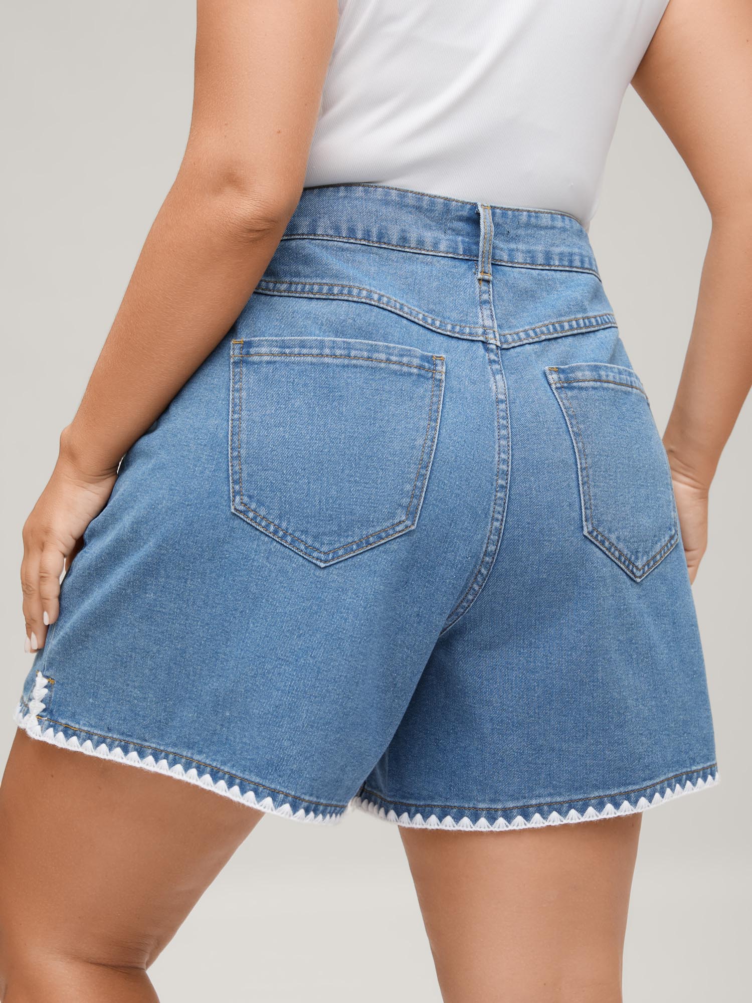 Embroidered Hem High Rise Straight-Leg Denim Shorts - Image 5