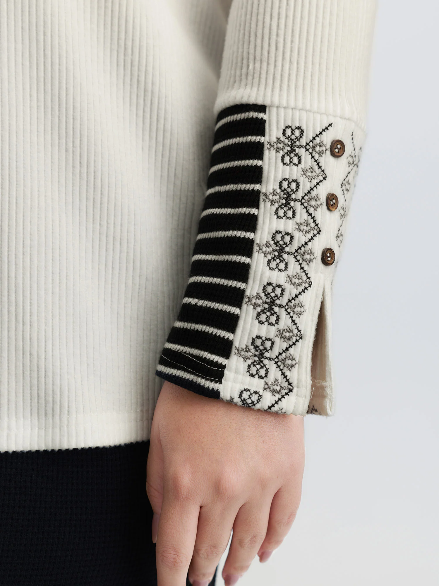 Embroidered Sleeve Color Contrast T-Shirt - Image 2