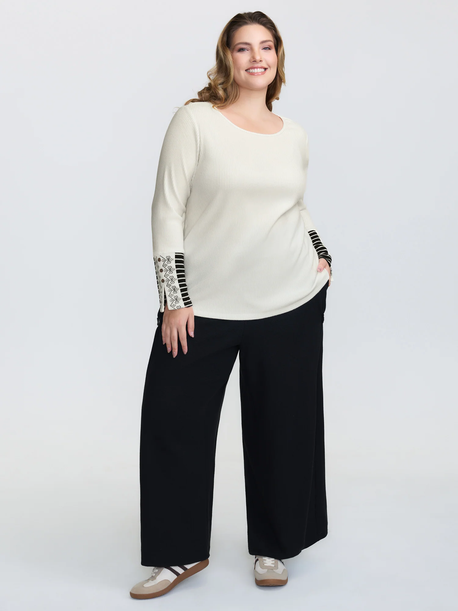 Embroidered Sleeve Color Contrast T-Shirt - Image 3