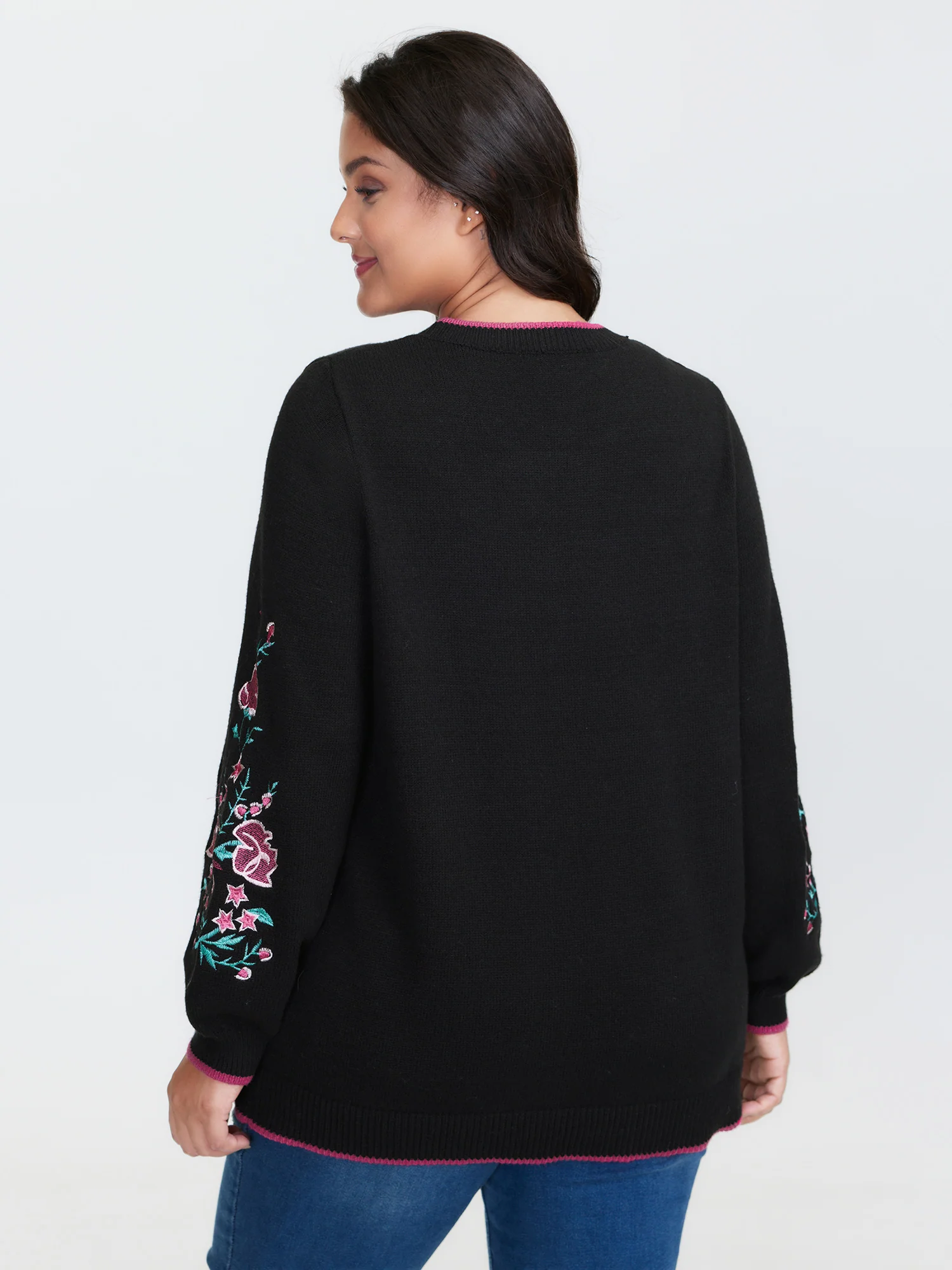 Embroidered Sleeve Contrast Trim Pullover - Image 4