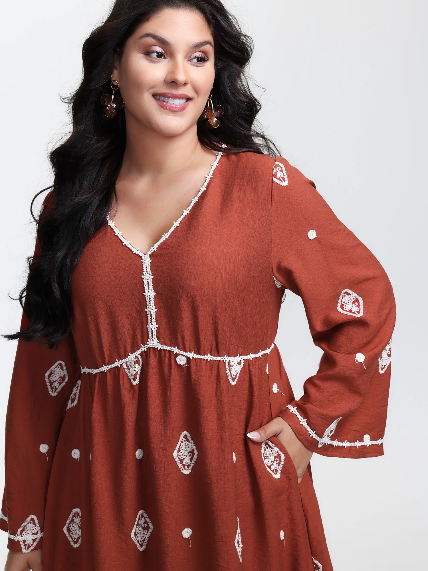 Embroidered Stretchy Waist Contrast Mini Dress - Image 2