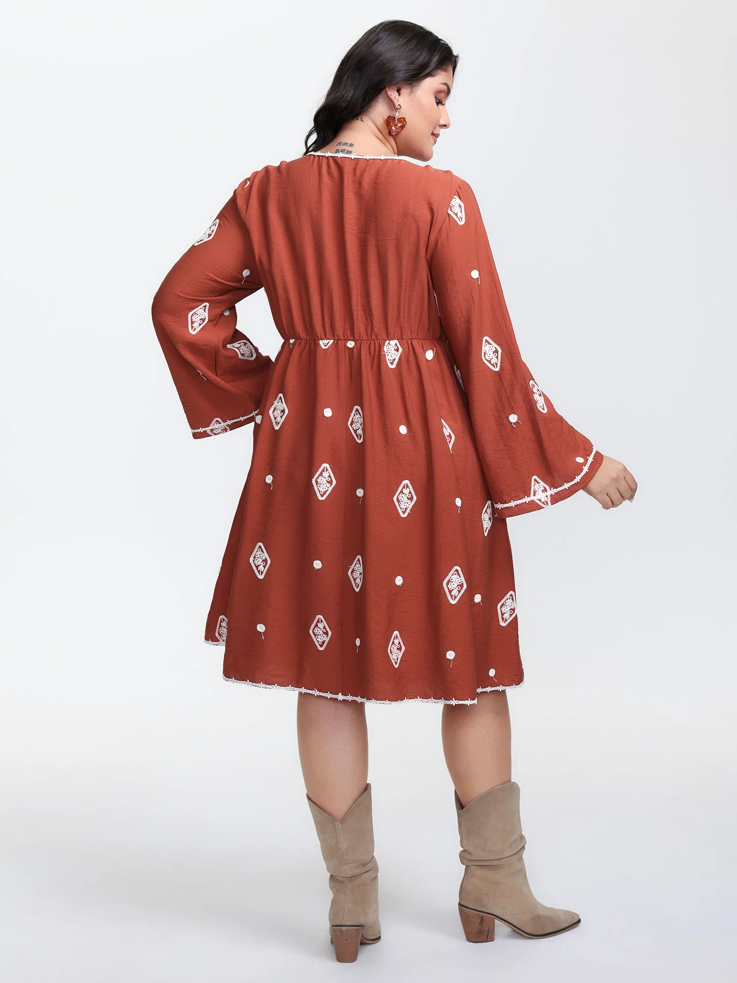Embroidered Stretchy Waist Contrast Mini Dress - Image 4