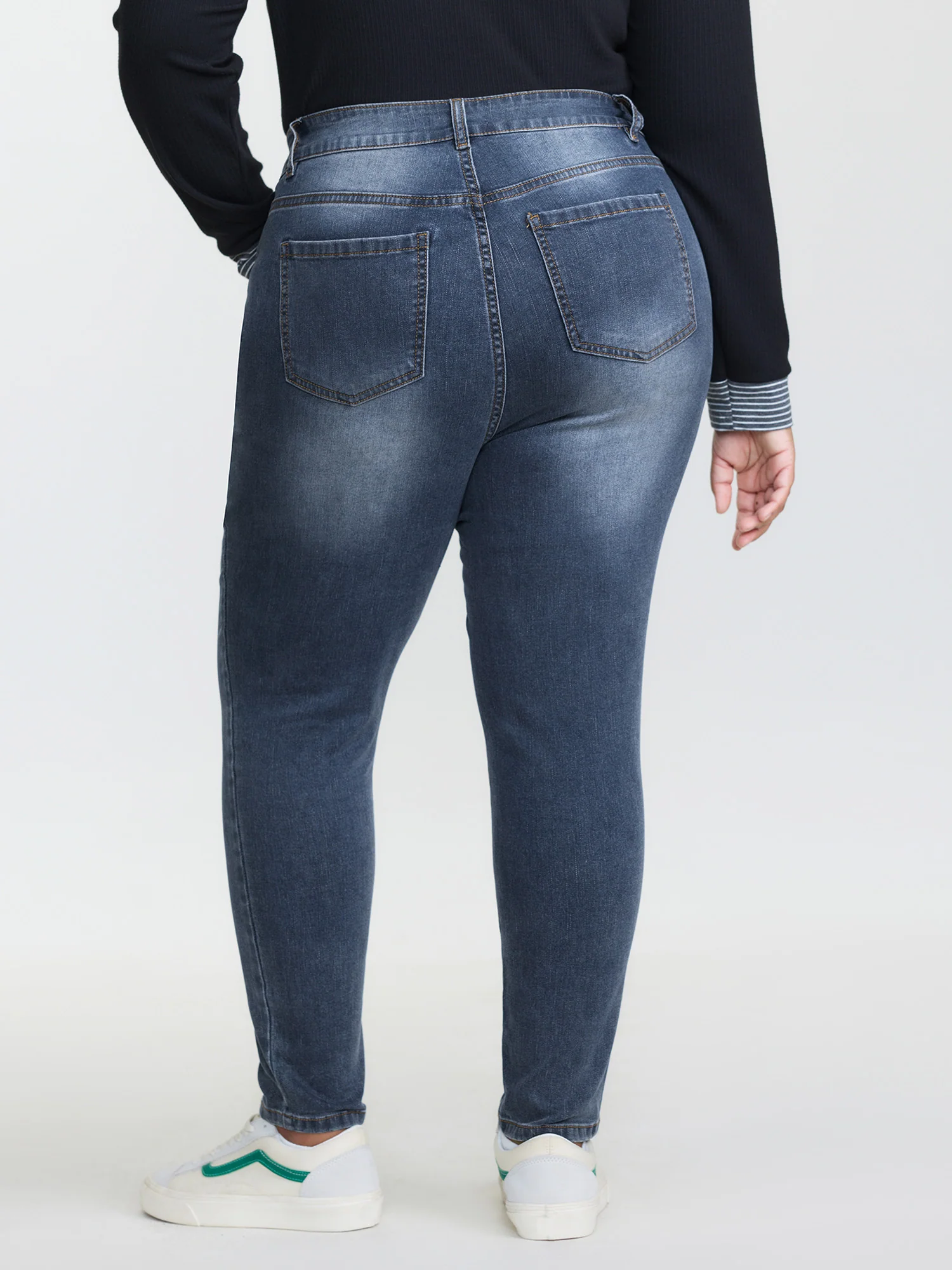 High-Rise Embroidered Cropped Skinny-Fit Jeans - Image 4