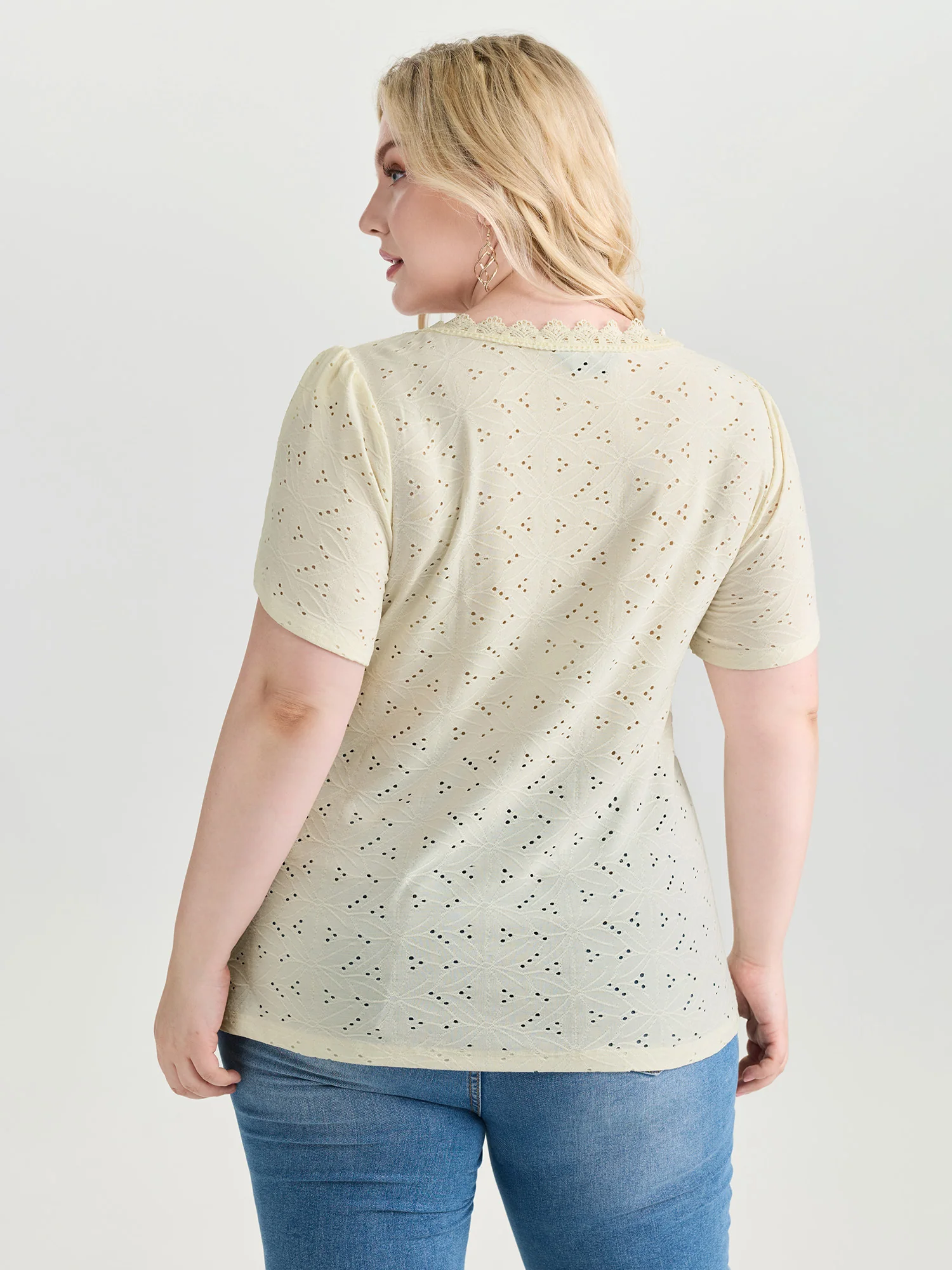 Eyelet Trim Stretchy V-Neck T-Shirt - Image 5