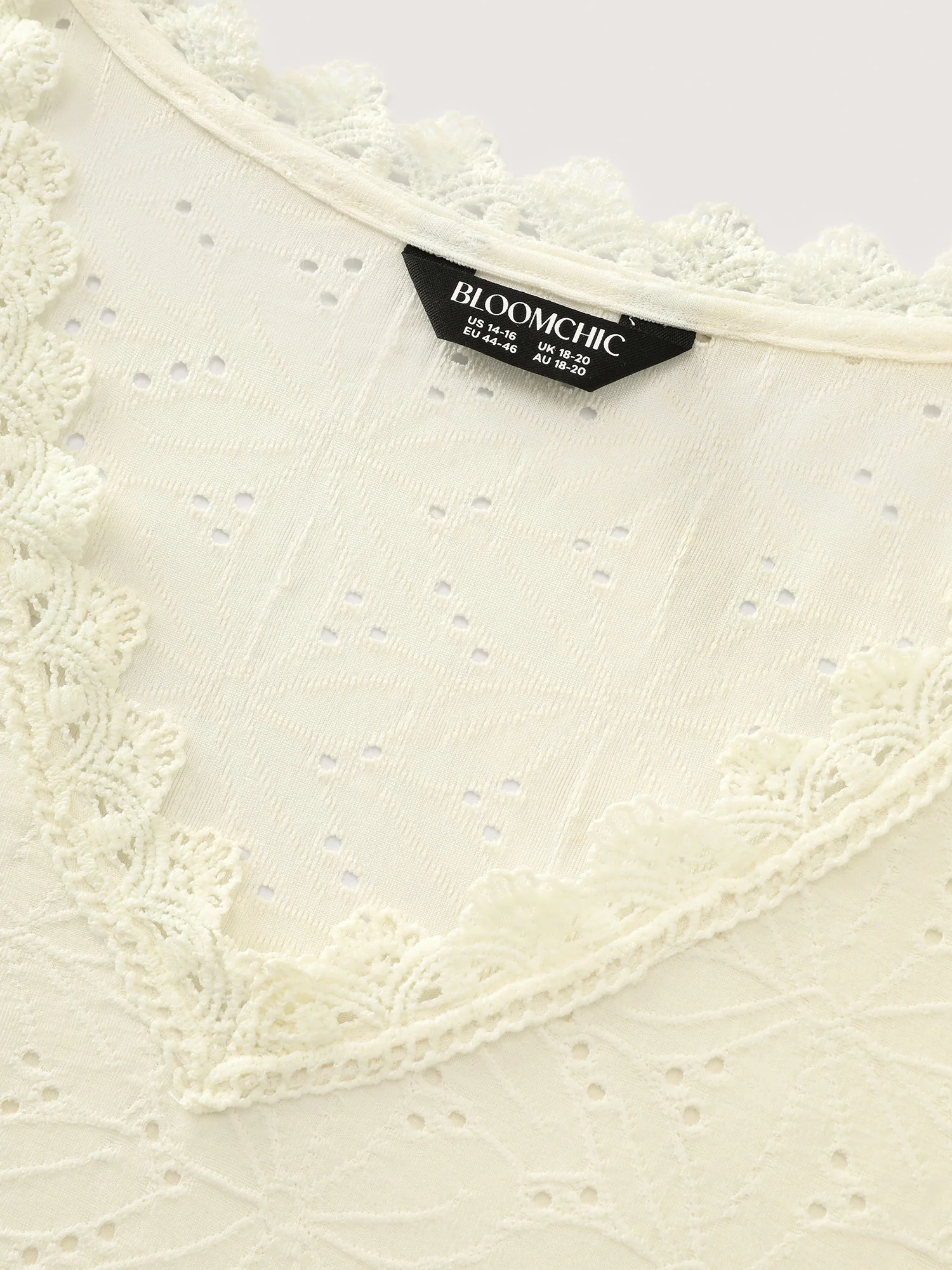 Eyelet Trim Stretchy V-Neck T-Shirt - Image 6