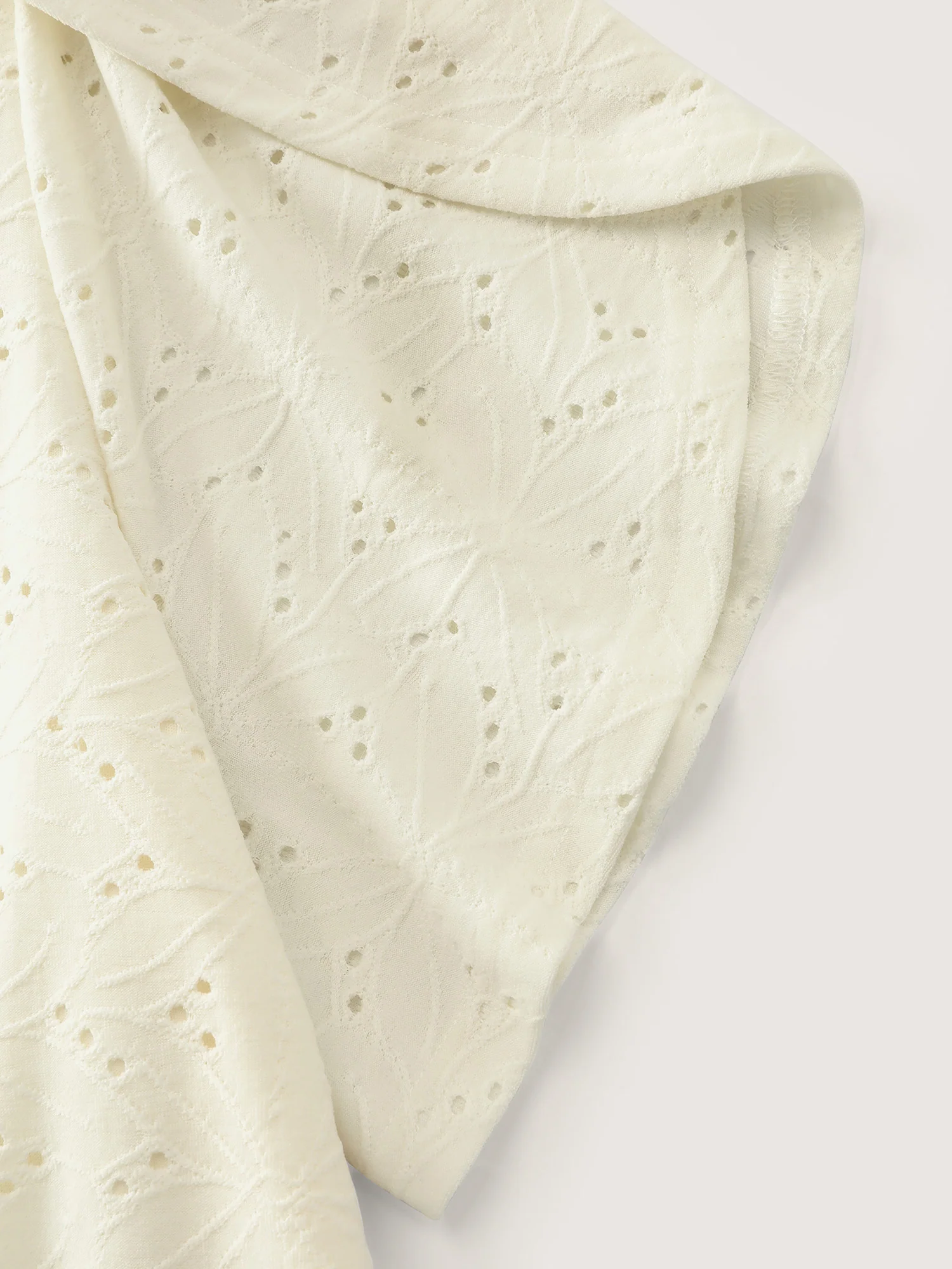 Eyelet Trim Stretchy V-Neck T-Shirt - Image 7