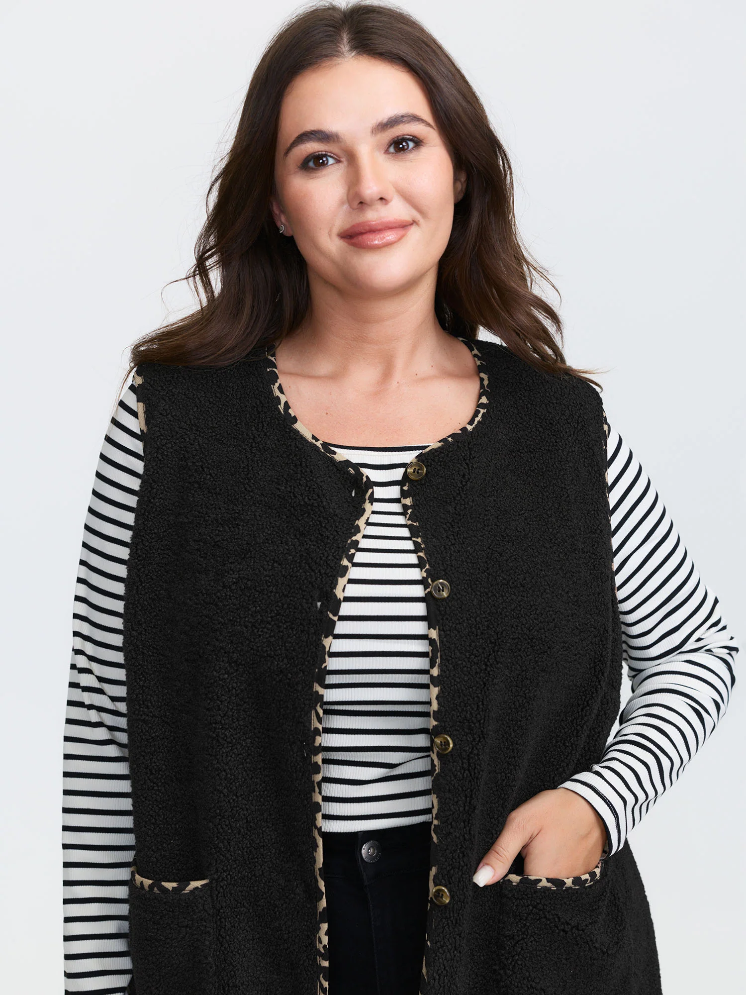 Faux Shearling Patchwork Leopard Edge Vest - Image 4
