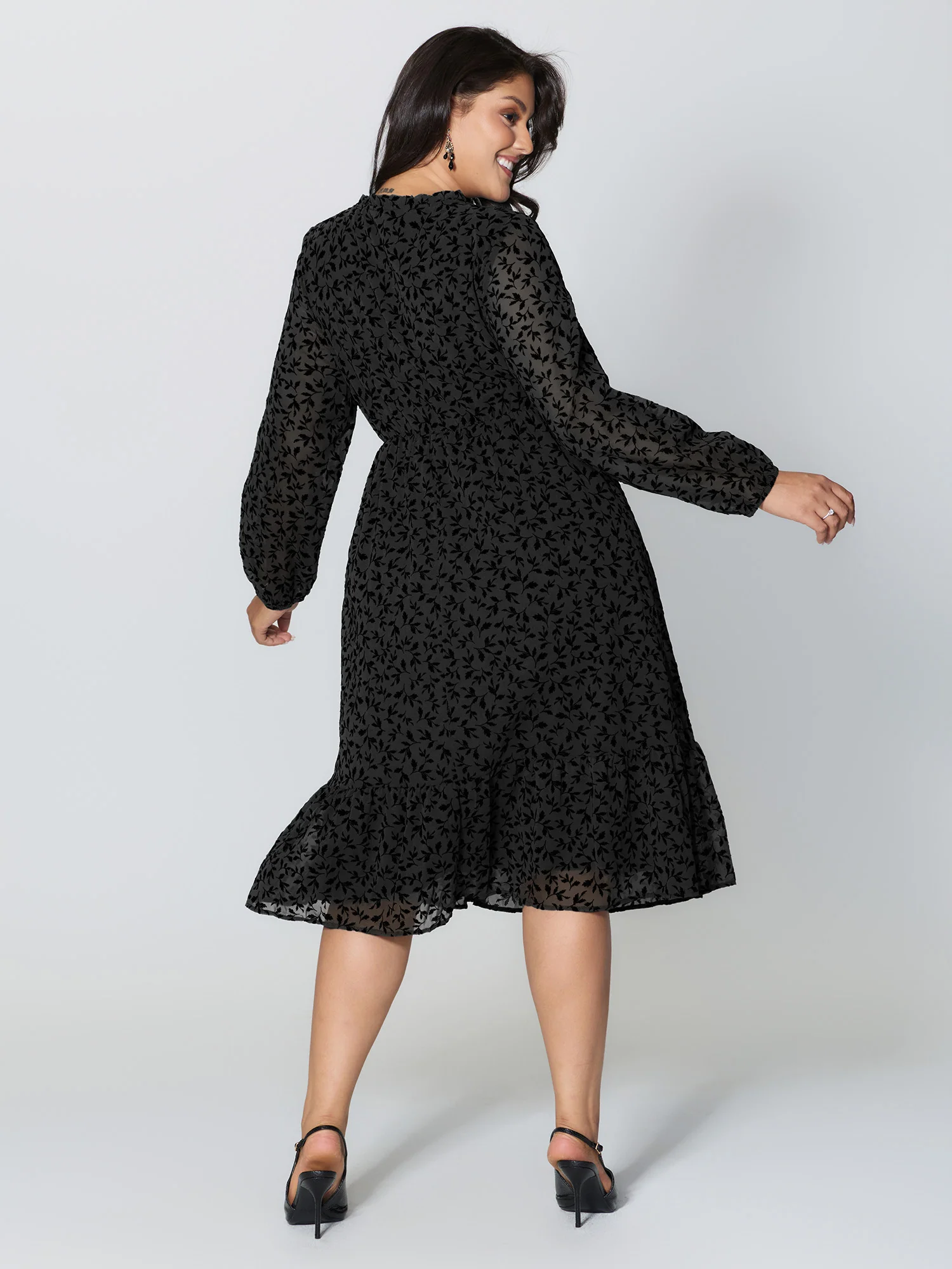 Flocked Floral Shirred Ruffled Neck Midi Dress - Image 11