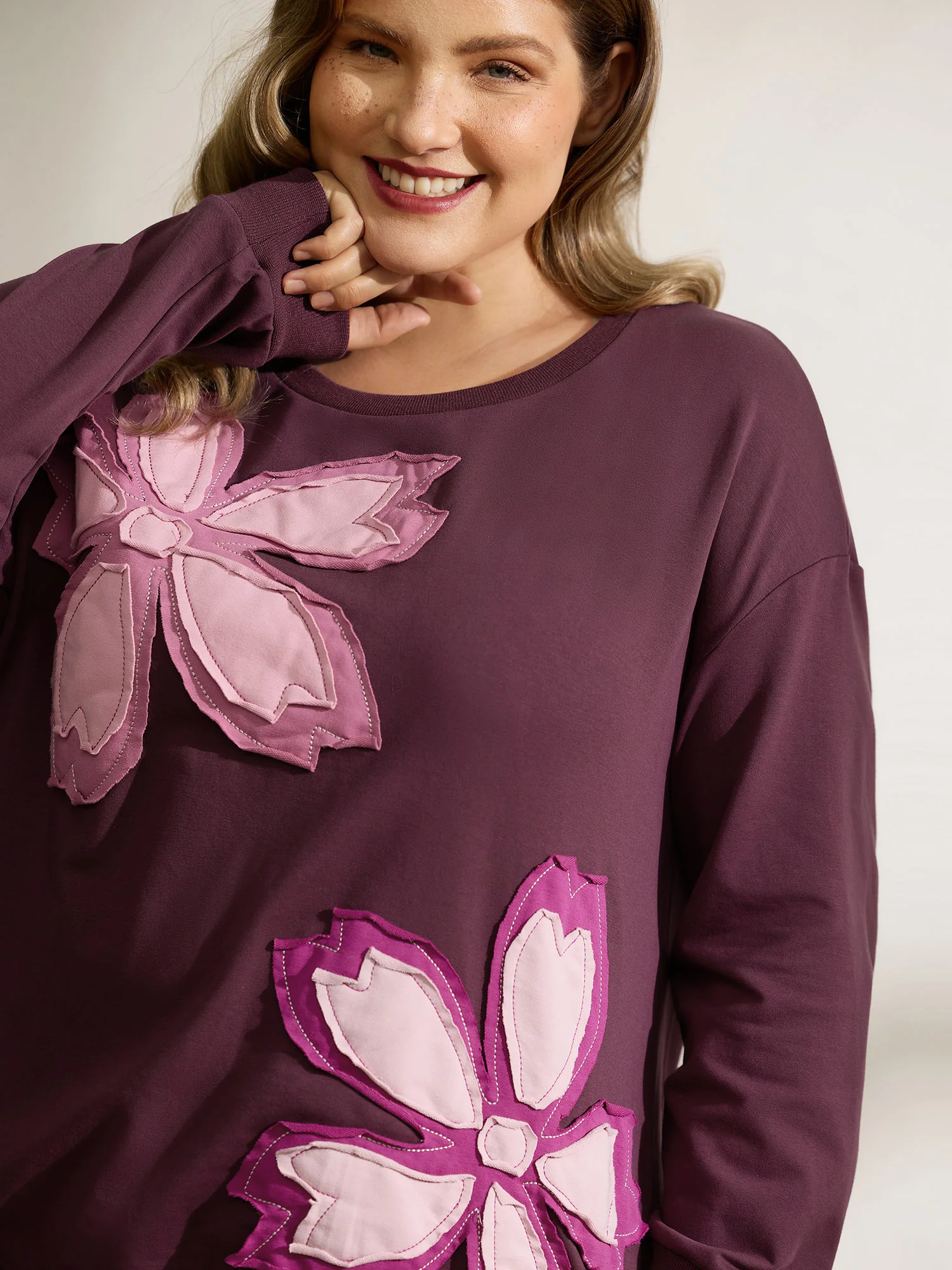 Floral Applique Embroidered Round Neck Sweatshirt - Image 2