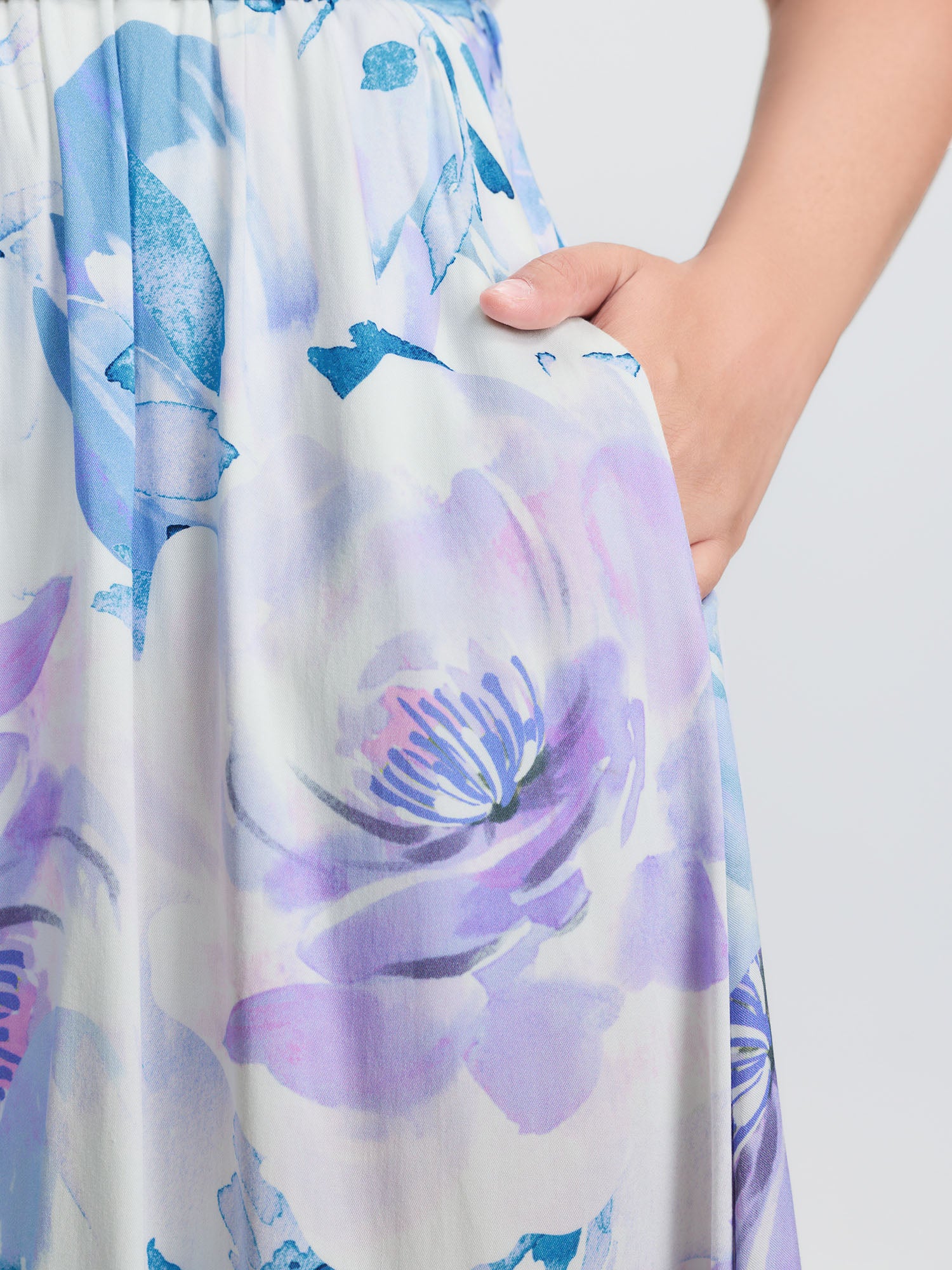 Floral Breeze Print Halter Neckline Midi Dress - Image 3