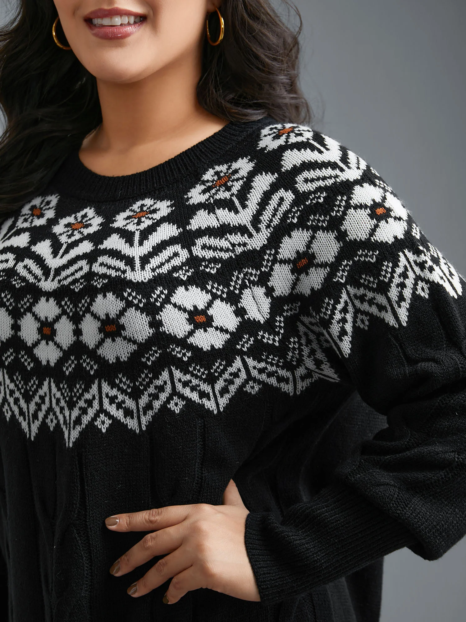 Floral Cable Knit Curved Hem Pullover - Image 5
