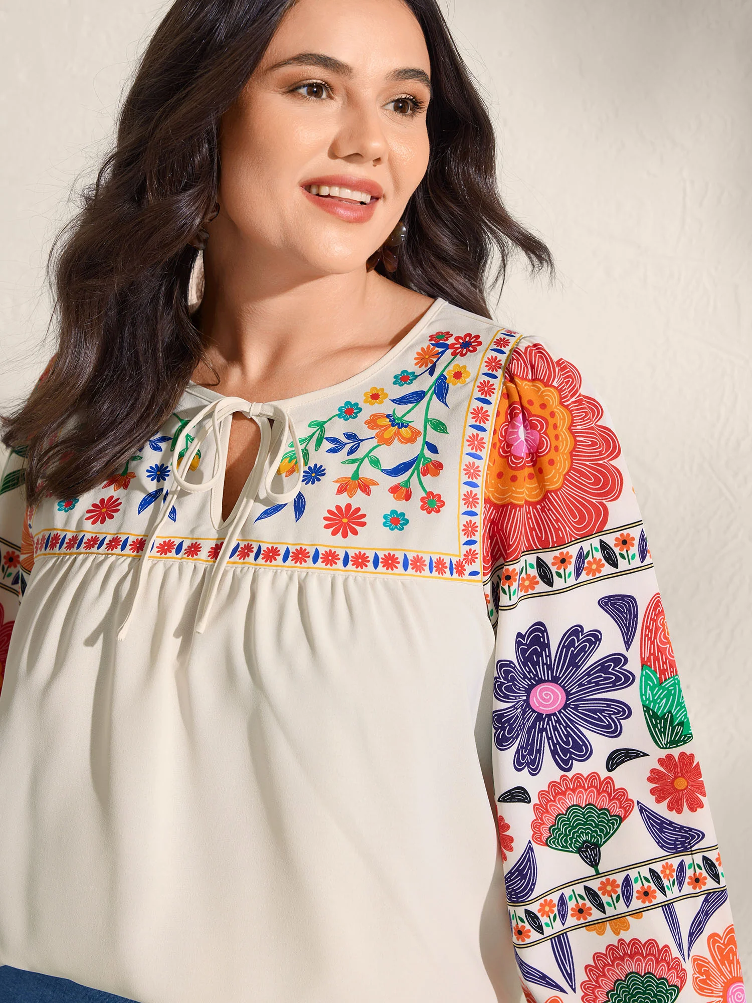 Floral Contrast Pleated Neck Tie Blouse - Image 2