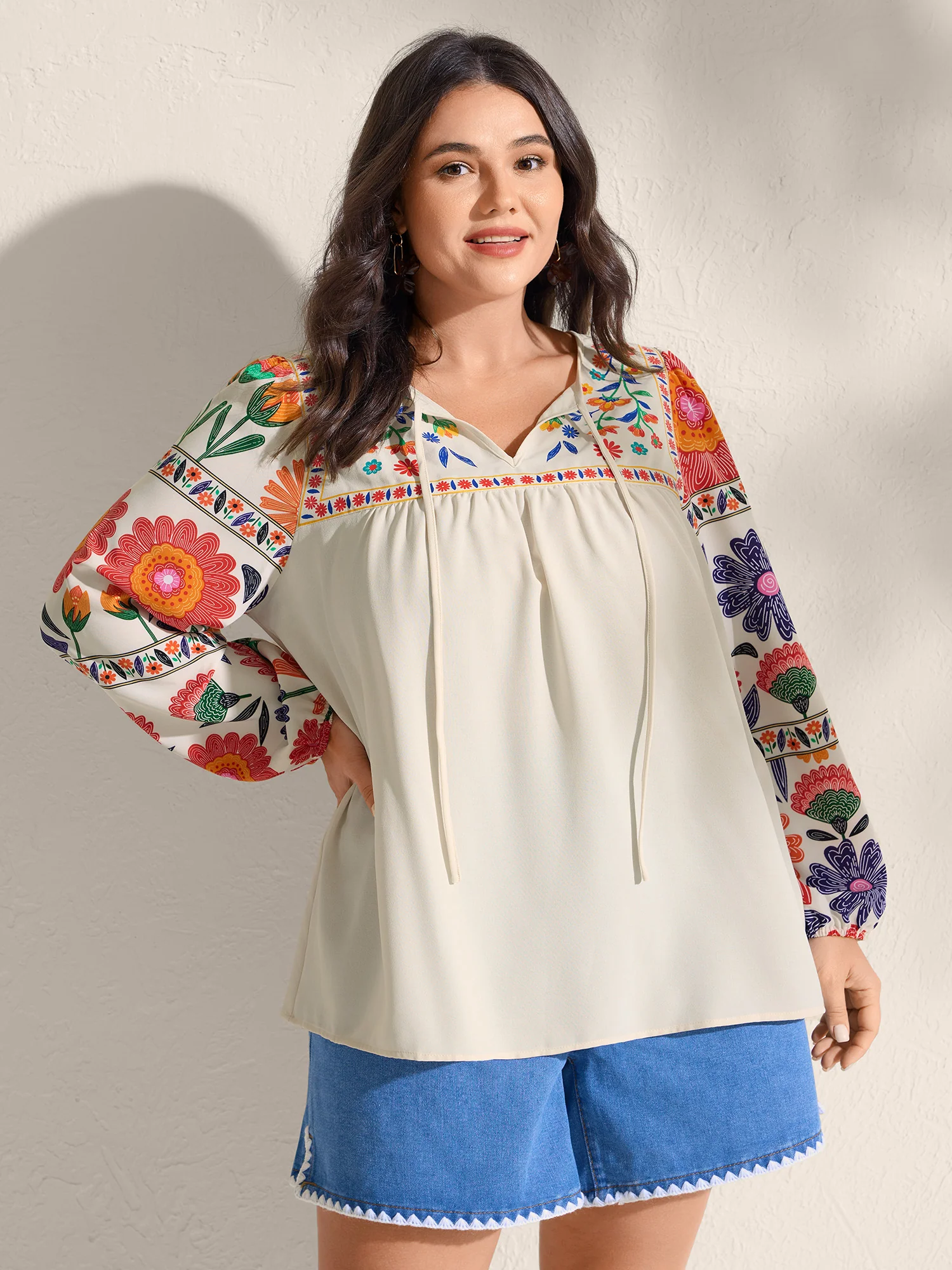 Floral Contrast Pleated Neck Tie Blouse - Image 3