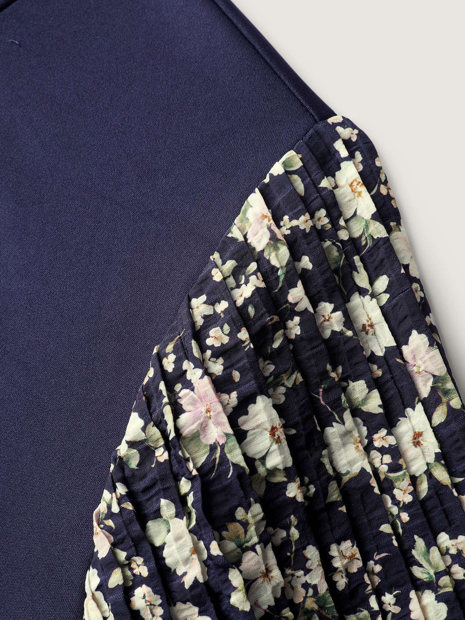 Floral Contrast Stretchy Knit Top - Image 6