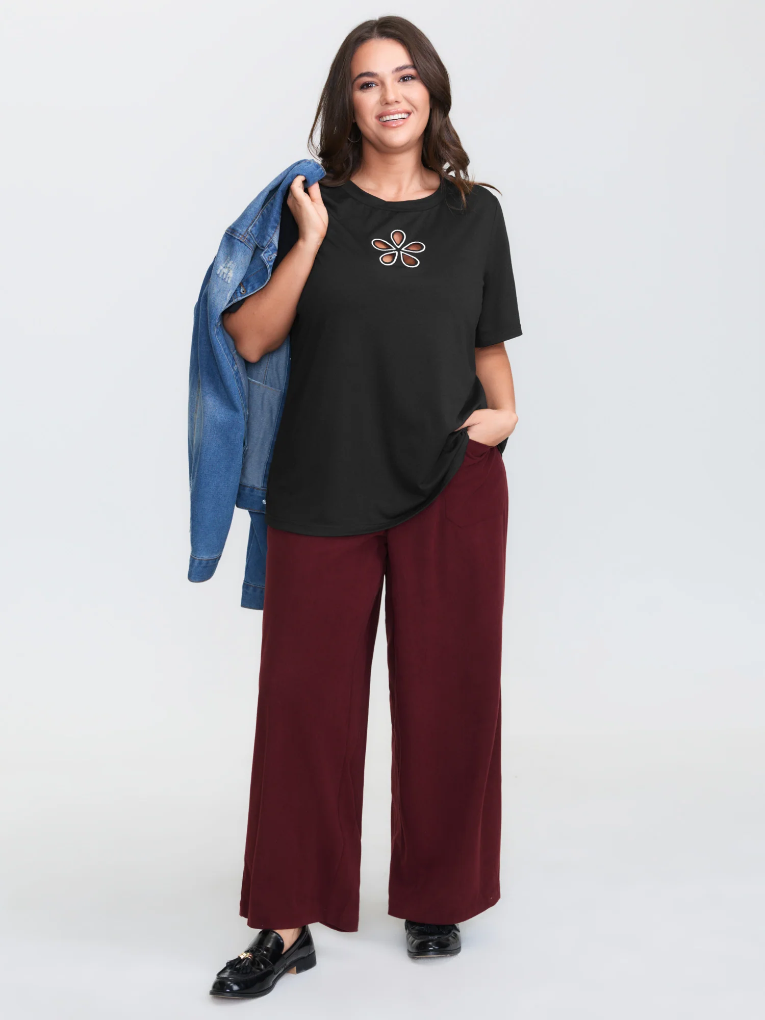 Floral Cut-Out Motif Plain T-Shirt - Image 3