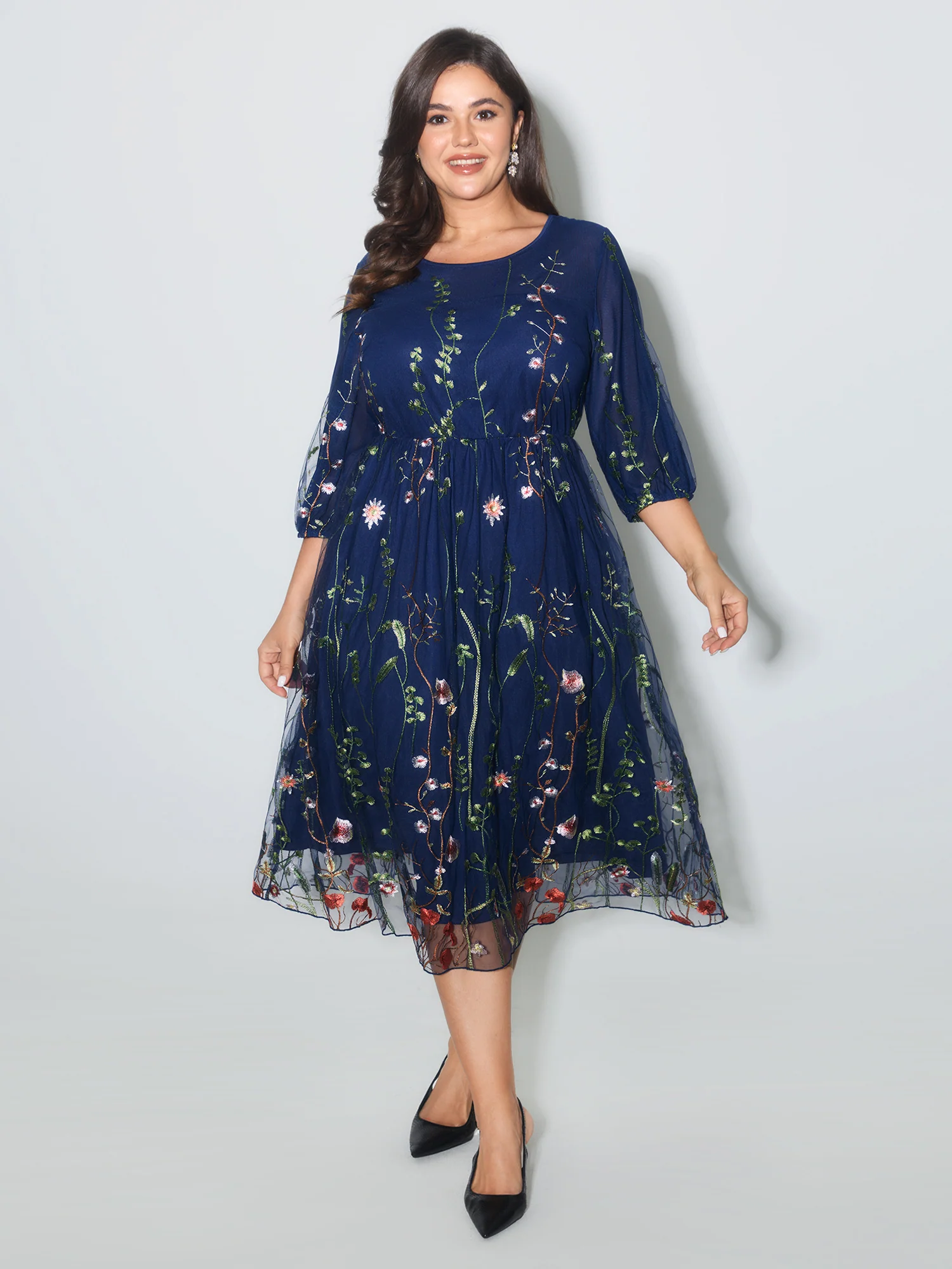 Floral Embroidered Elastic Waist Lined Midi Dress - Image 3