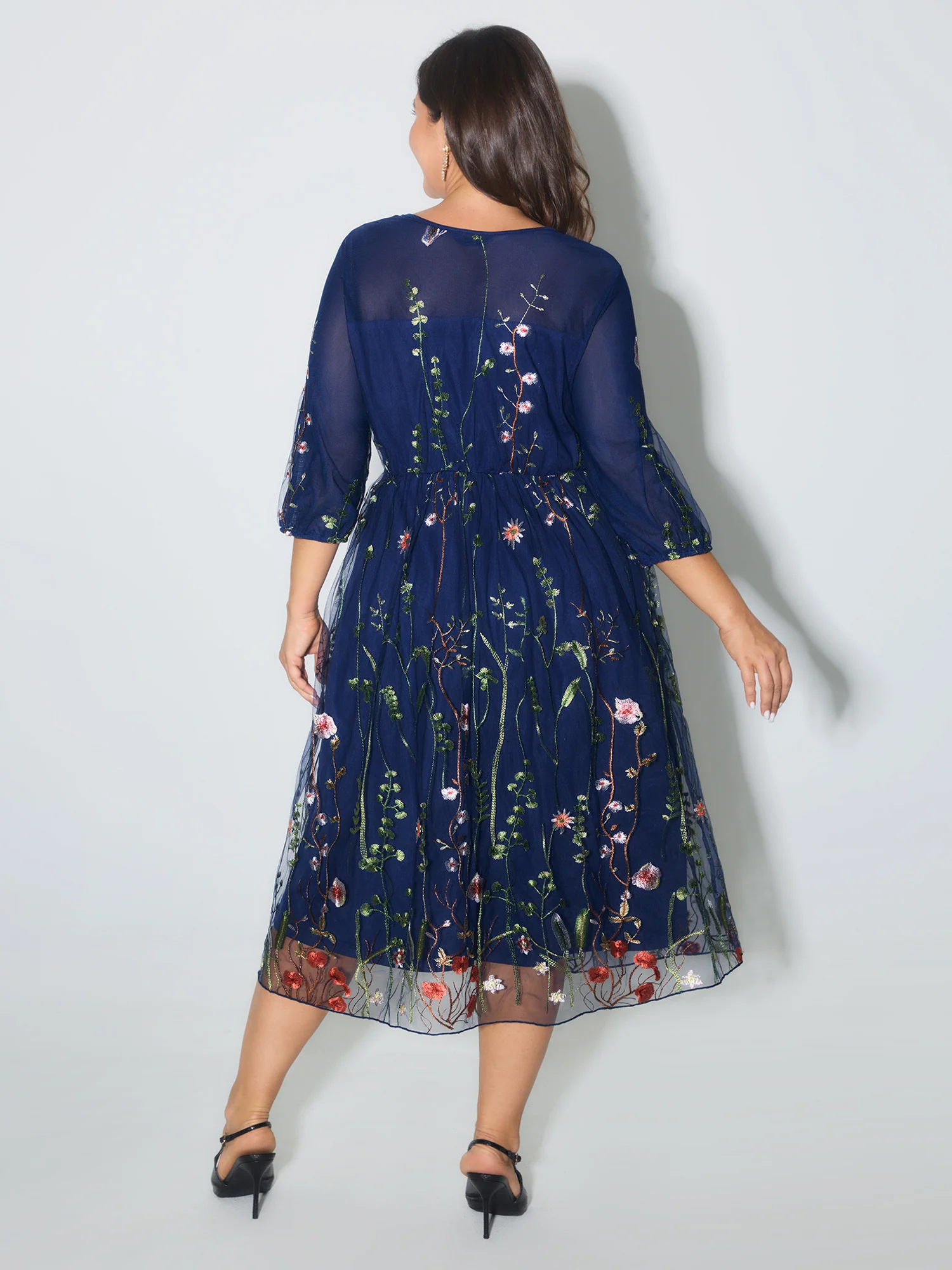 Floral Embroidered Elastic Waist Lined Midi Dress - Image 4