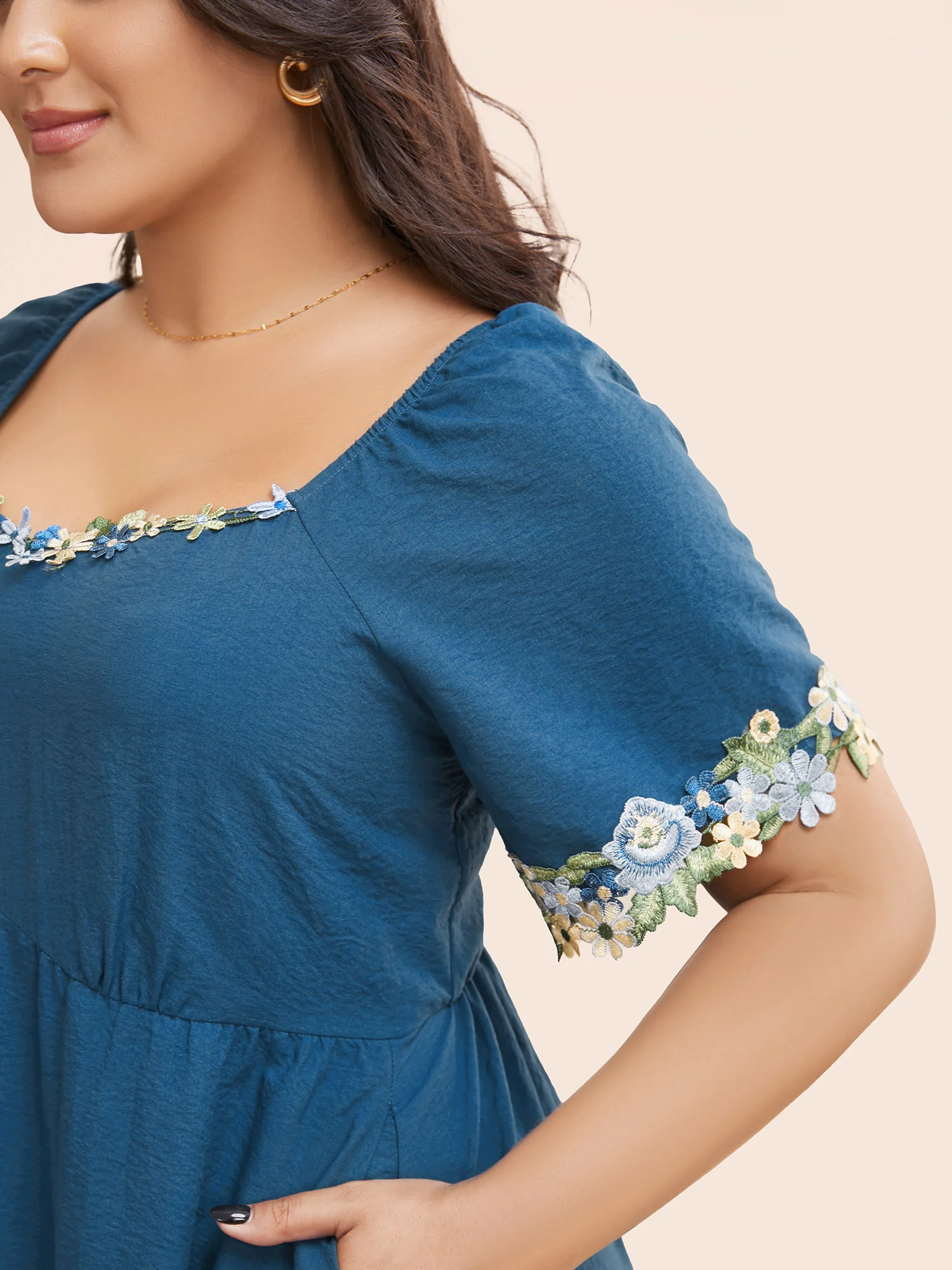 Floral Embroidered Heart Neckline Gathered Dress - Image 2