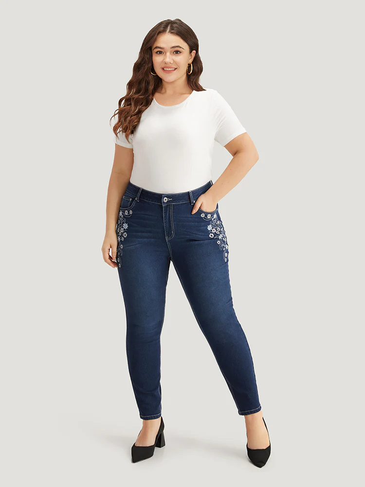 Floral Embroidered High Rise Skinny Jeans - Image 3