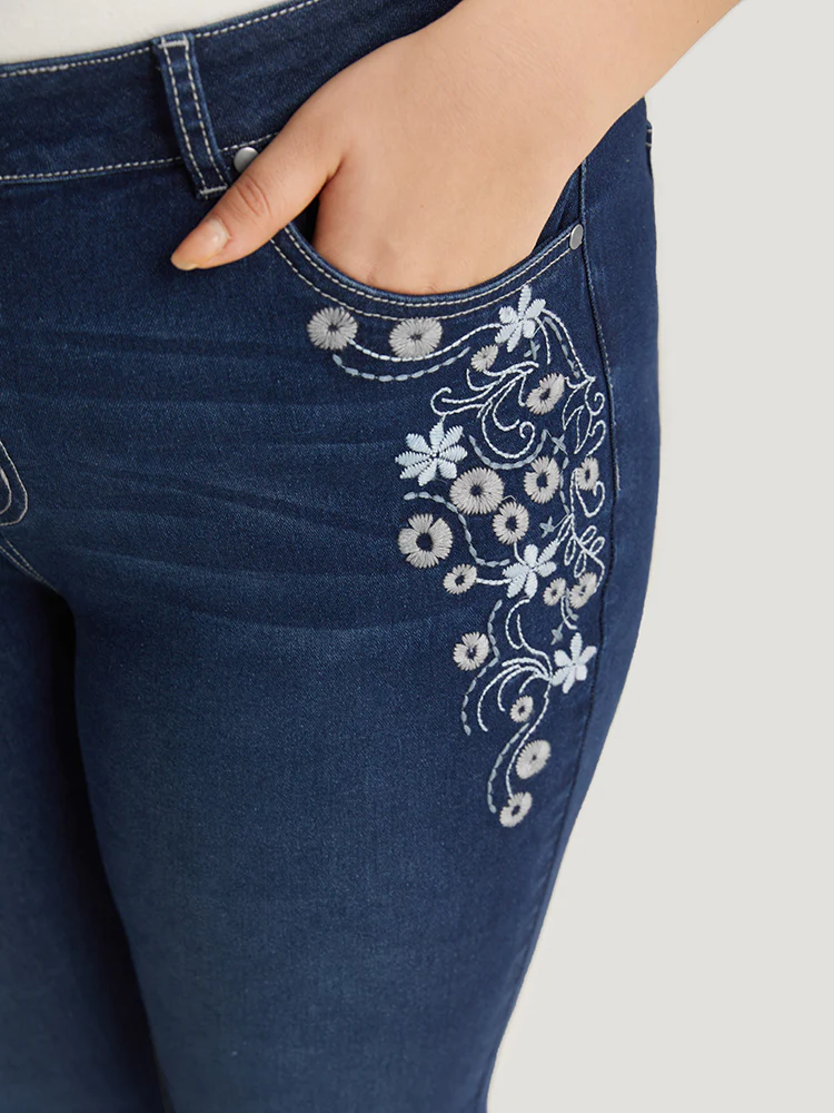 Floral Embroidered High Rise Skinny Jeans - Image 7