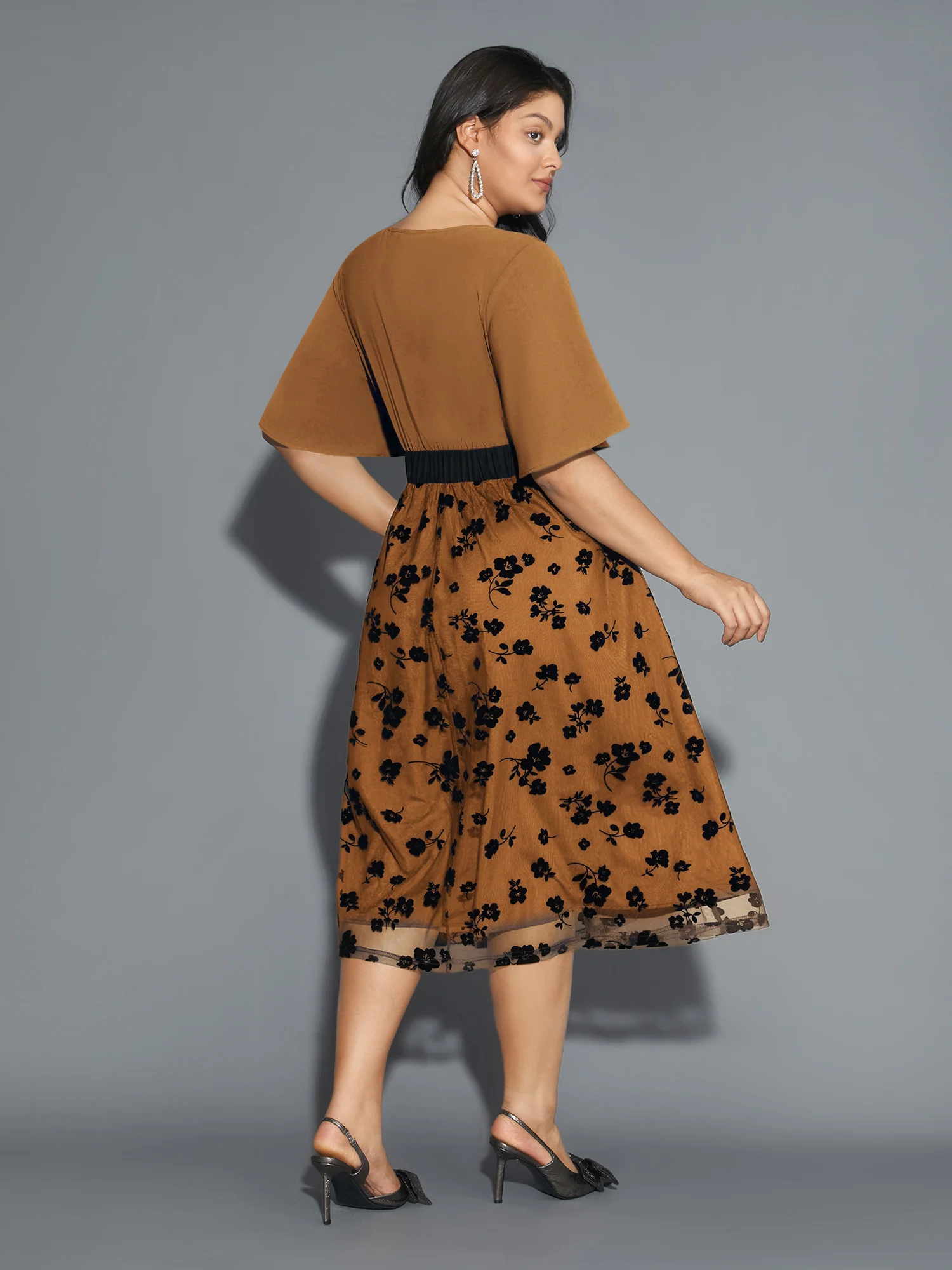 Floral Embroidered Mesh keyhole Dress - Image 13