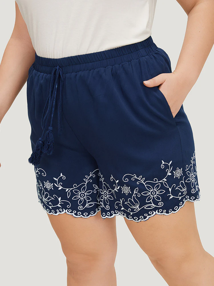 Floral Embroidered Pocket Knotted Lettuce Trim Shorts - Image 3