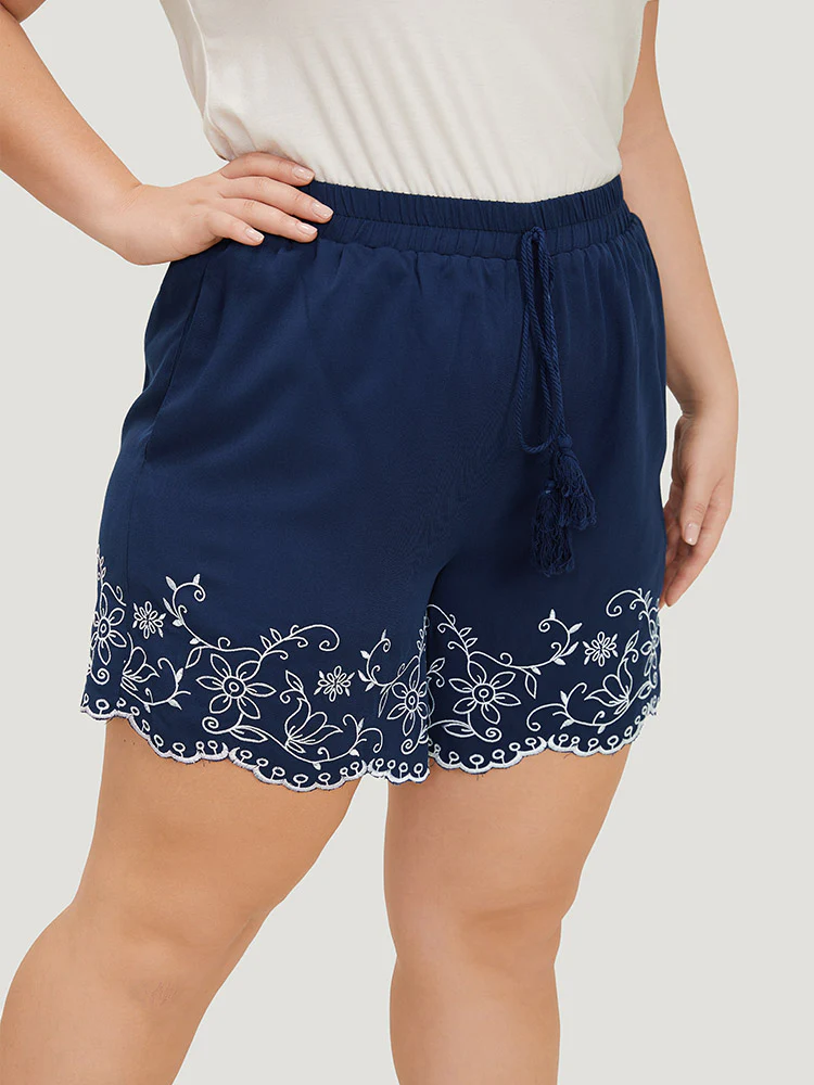 Floral Embroidered Pocket Knotted Lettuce Trim Shorts - Image 5
