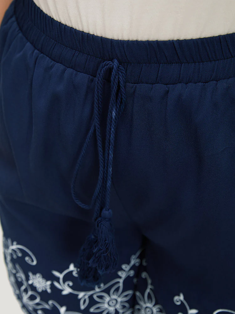 Floral Embroidered Pocket Knotted Lettuce Trim Shorts - Image 6