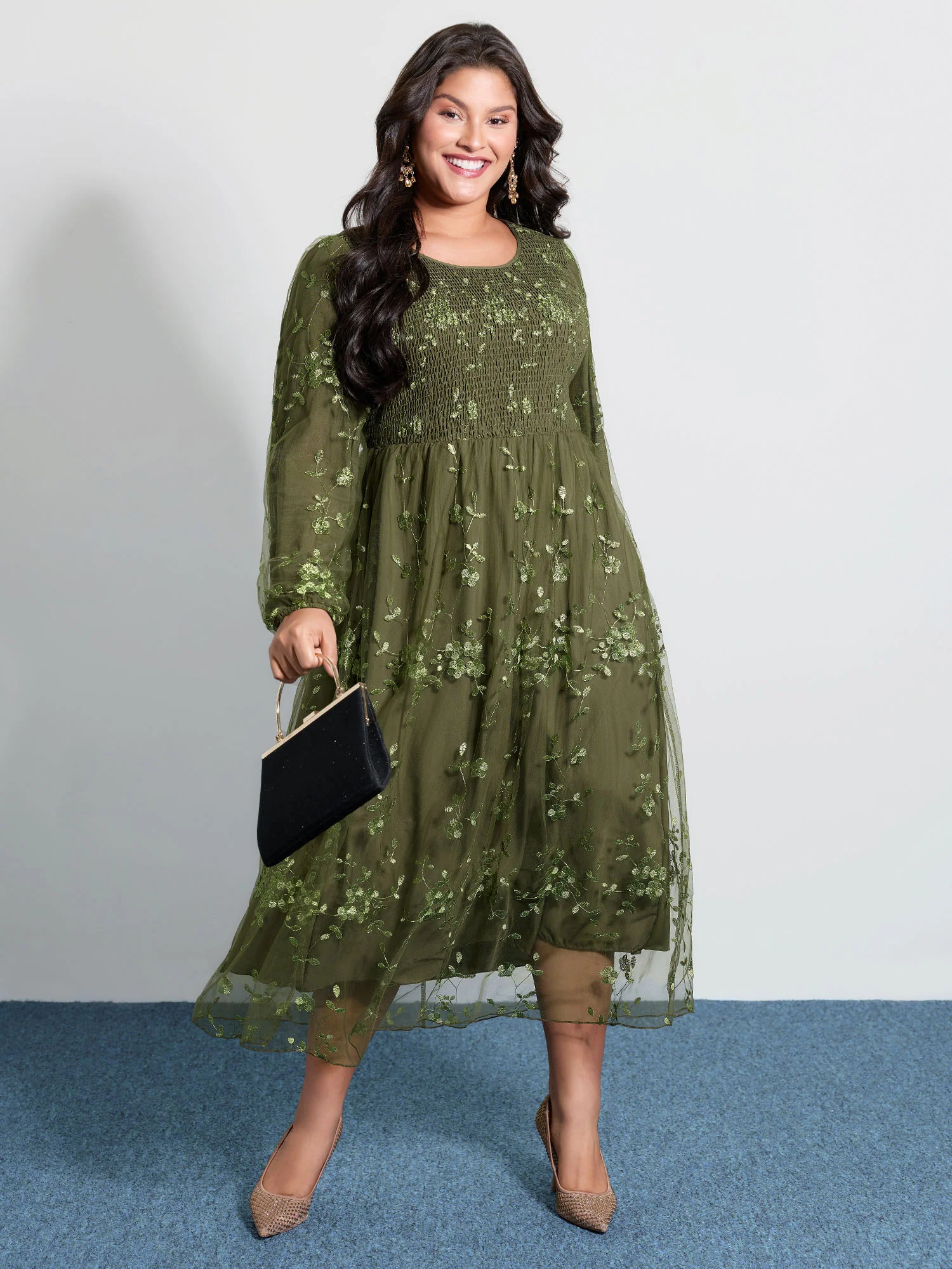 Floral Embroidered Shirred Lined Midi Dress - Image 3