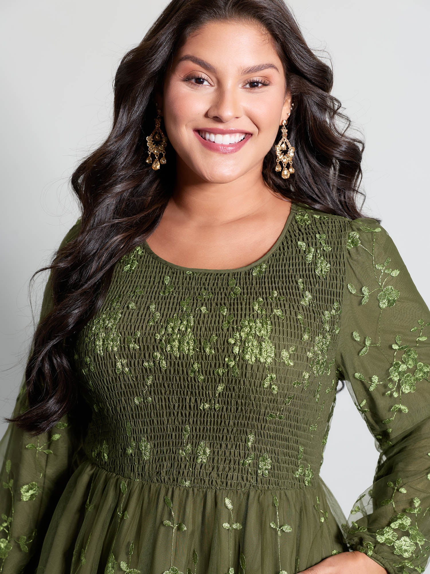 Floral Embroidered Shirred Lined Midi Dress - Image 4