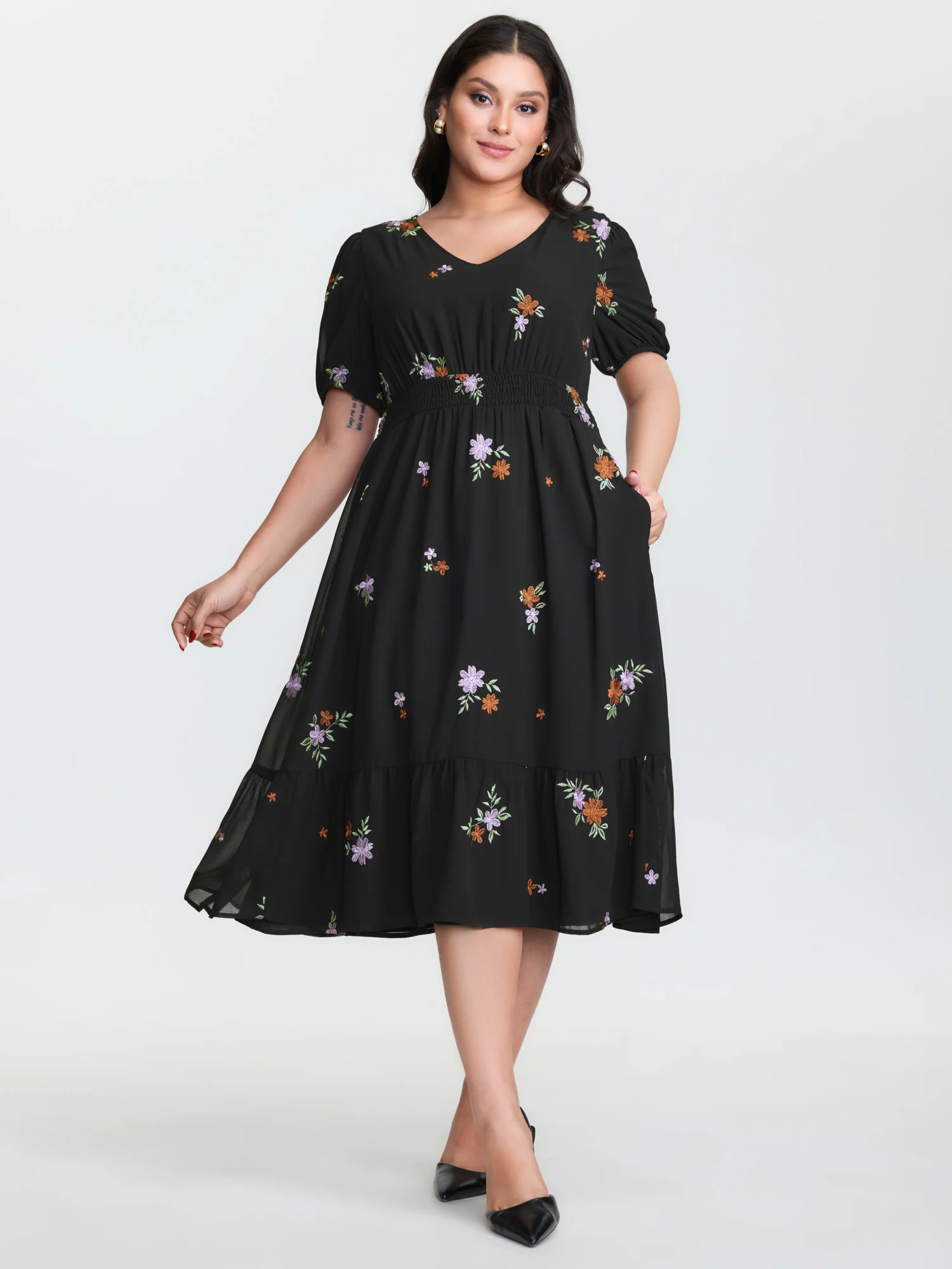 Floral Embroidered Shirred Waist Midi Dress - Image 2