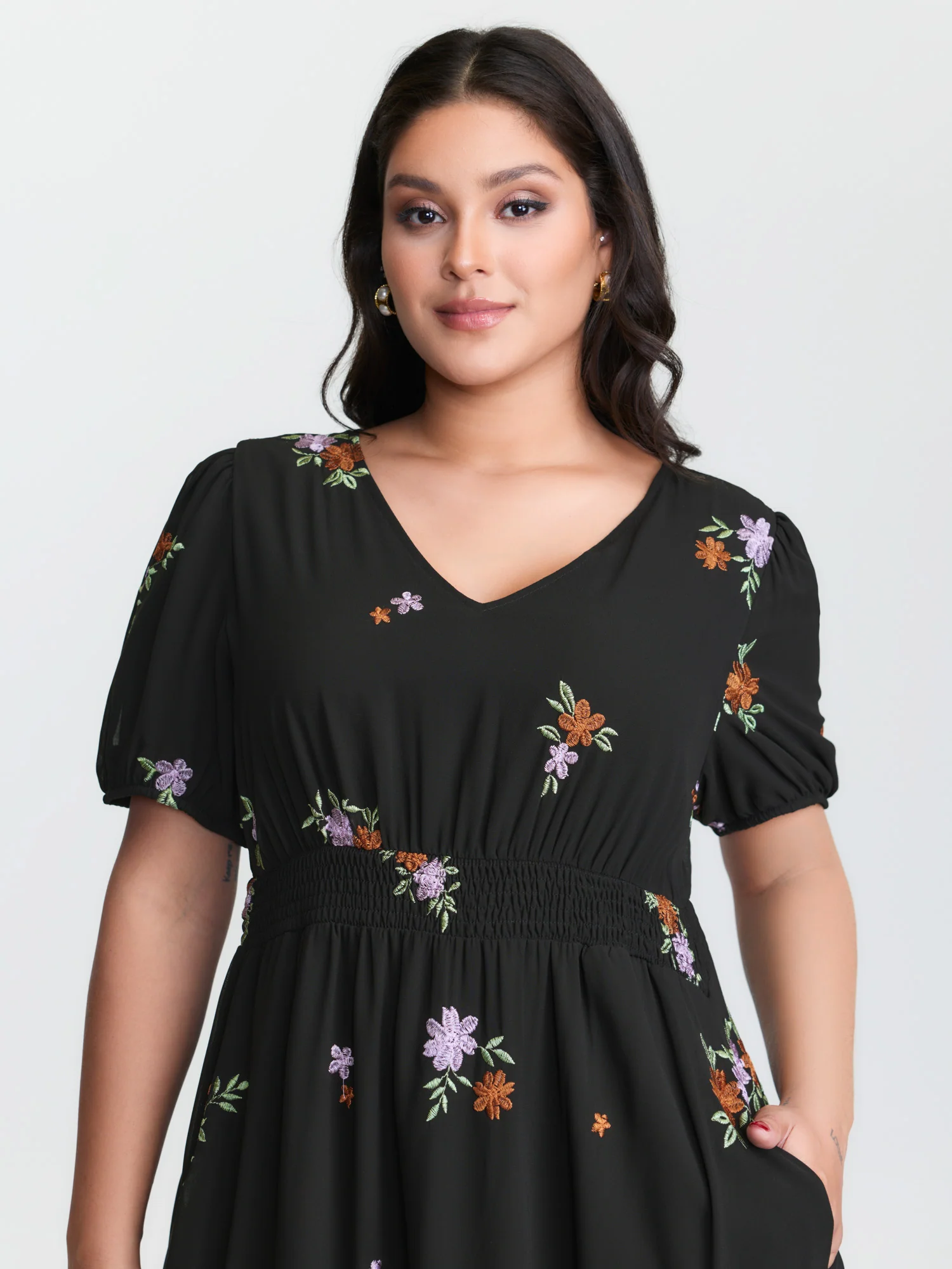 Floral Embroidered Shirred Waist Midi Dress - Image 3