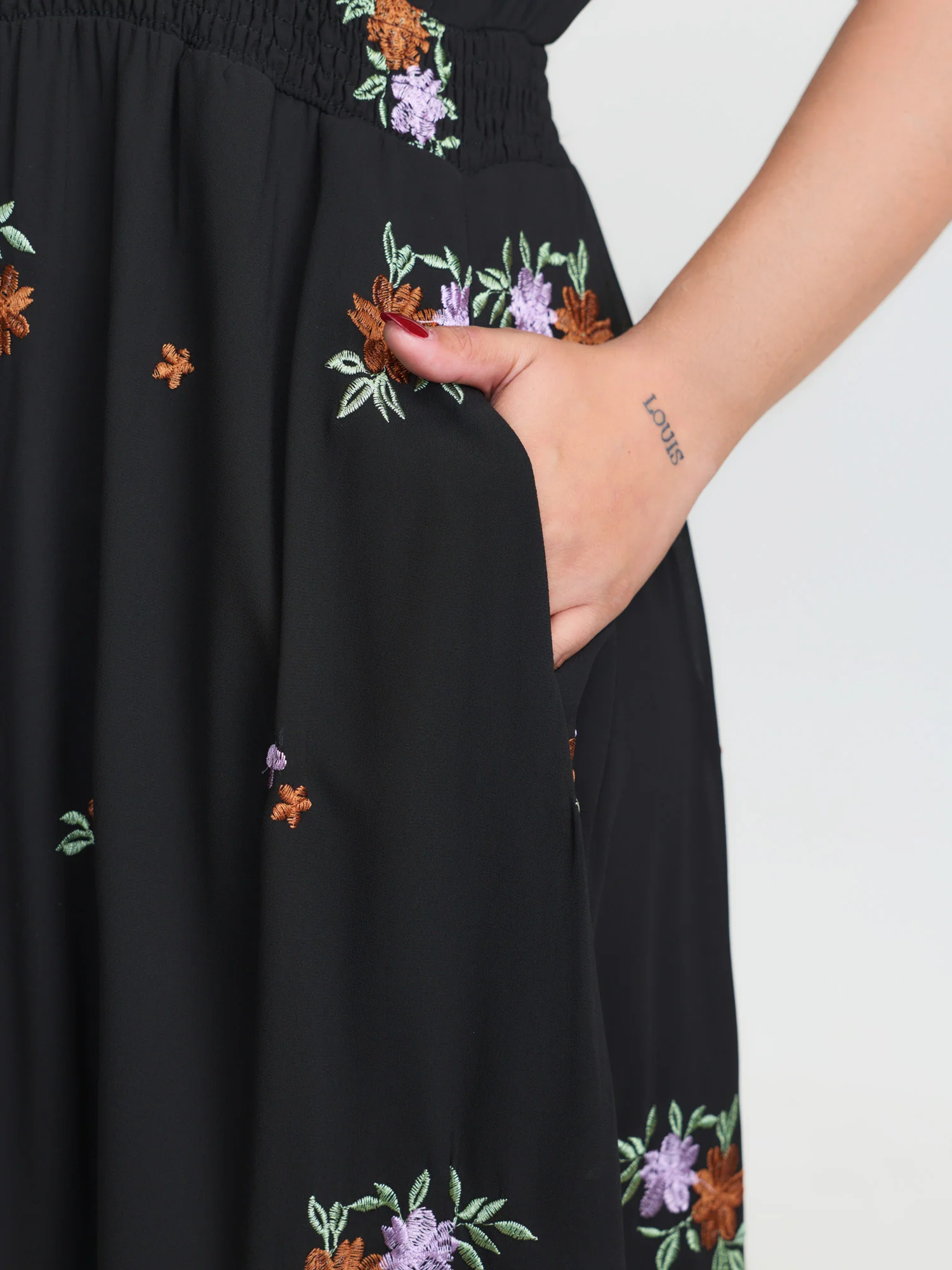 Floral Embroidered Shirred Waist Midi Dress - Image 4