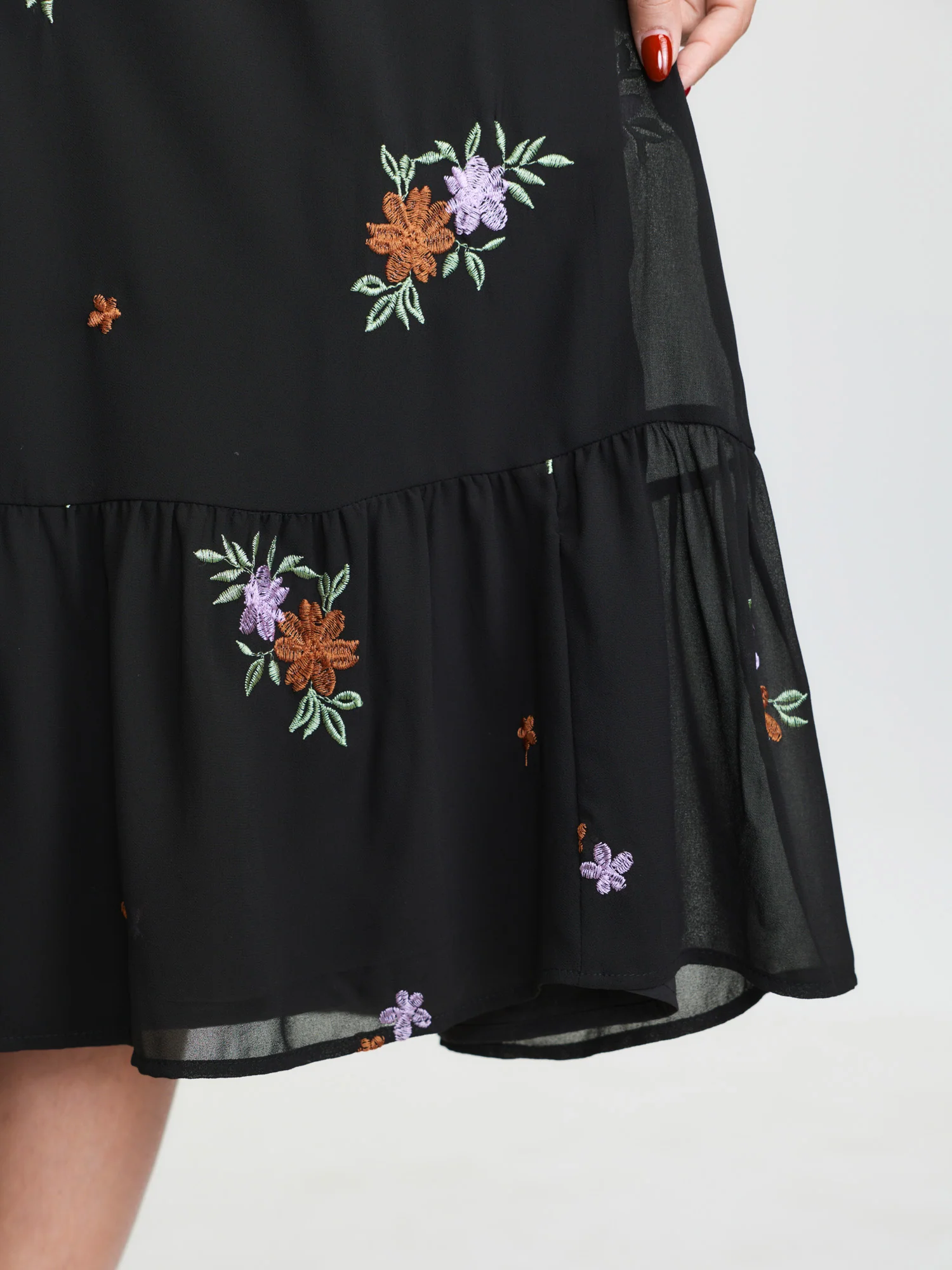 Floral Embroidered Shirred Waist Midi Dress - Image 5