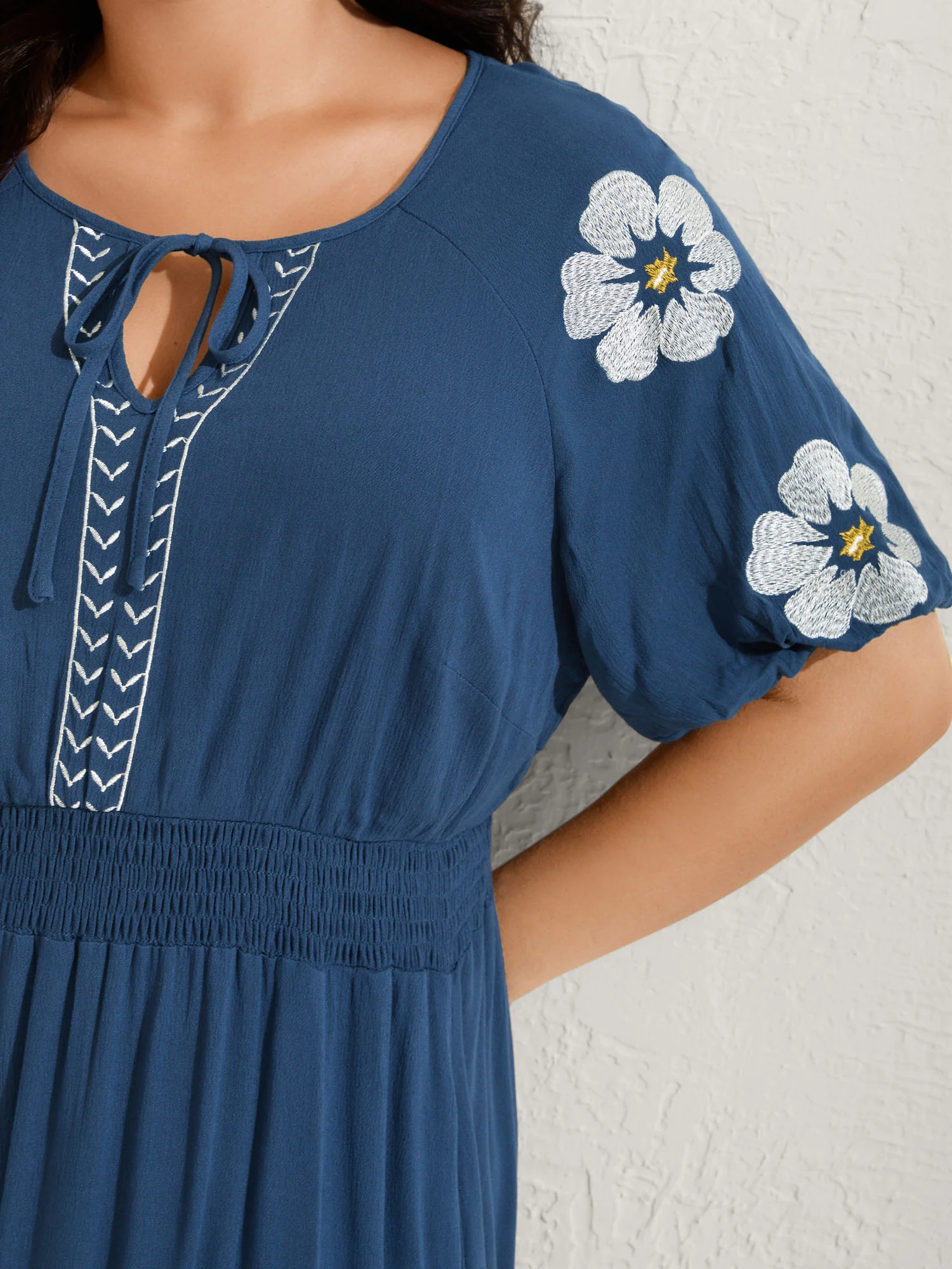 Floral Embroidered Shirred Waist Midi Dress - Image 3