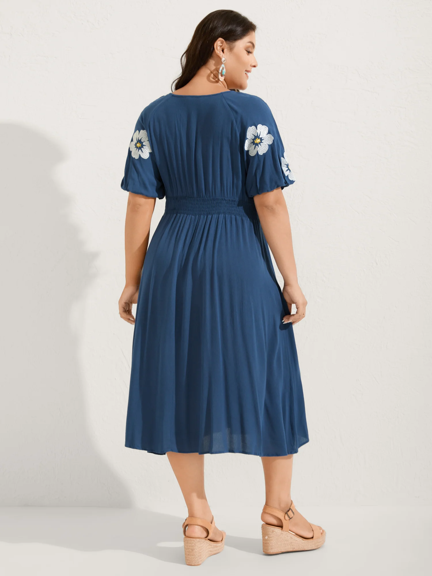Floral Embroidered Shirred Waist Midi Dress - Image 4