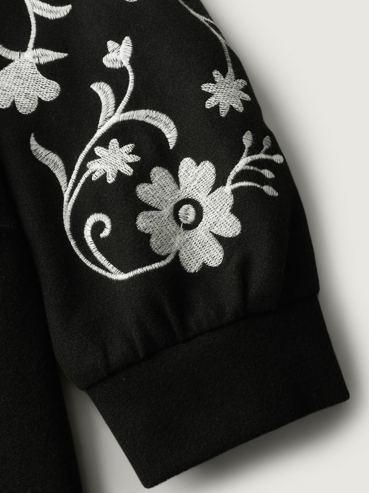Floral Embroidered Sleeve Slant Pockets Coat - Image 6