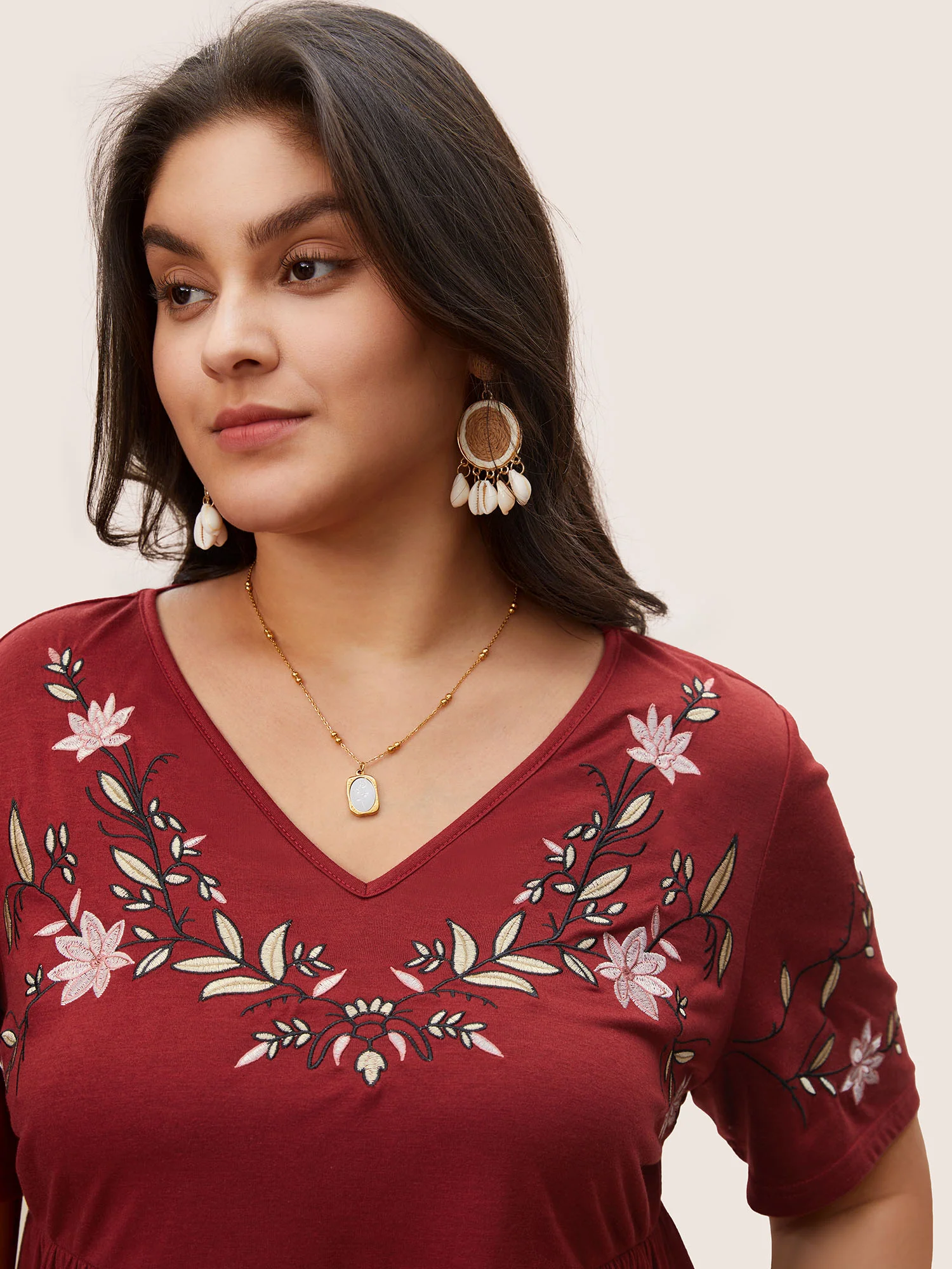 Floral Embroidered V Neck Gathered T-shirt - Image 4