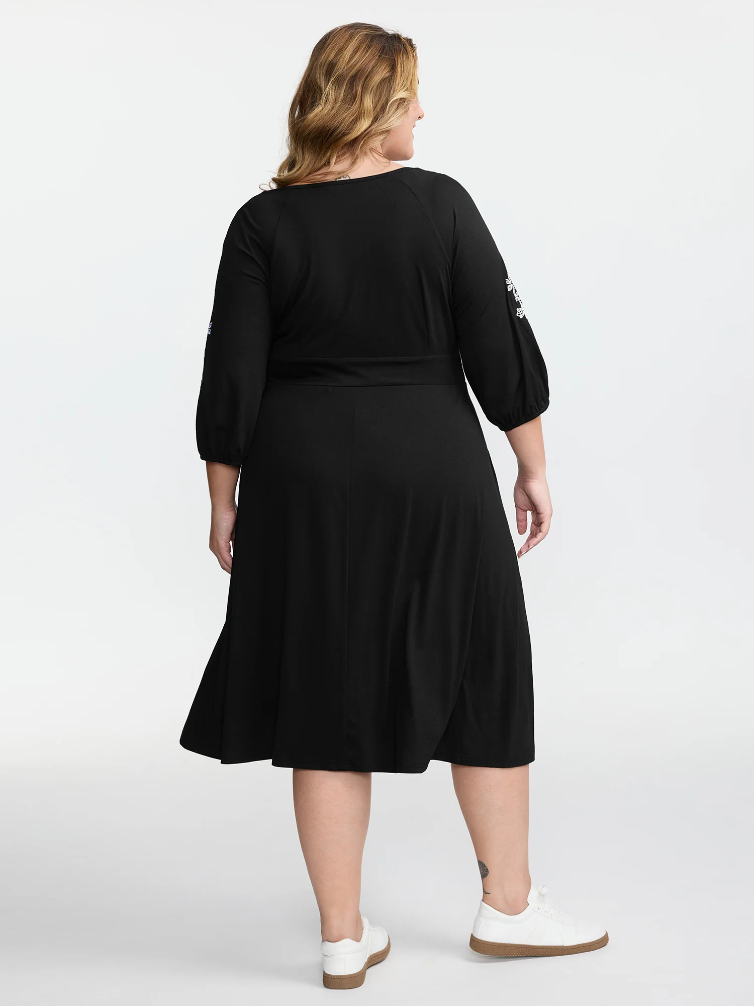 Floral Embroidered V-Neck Pockets Midi Dress - Image 4