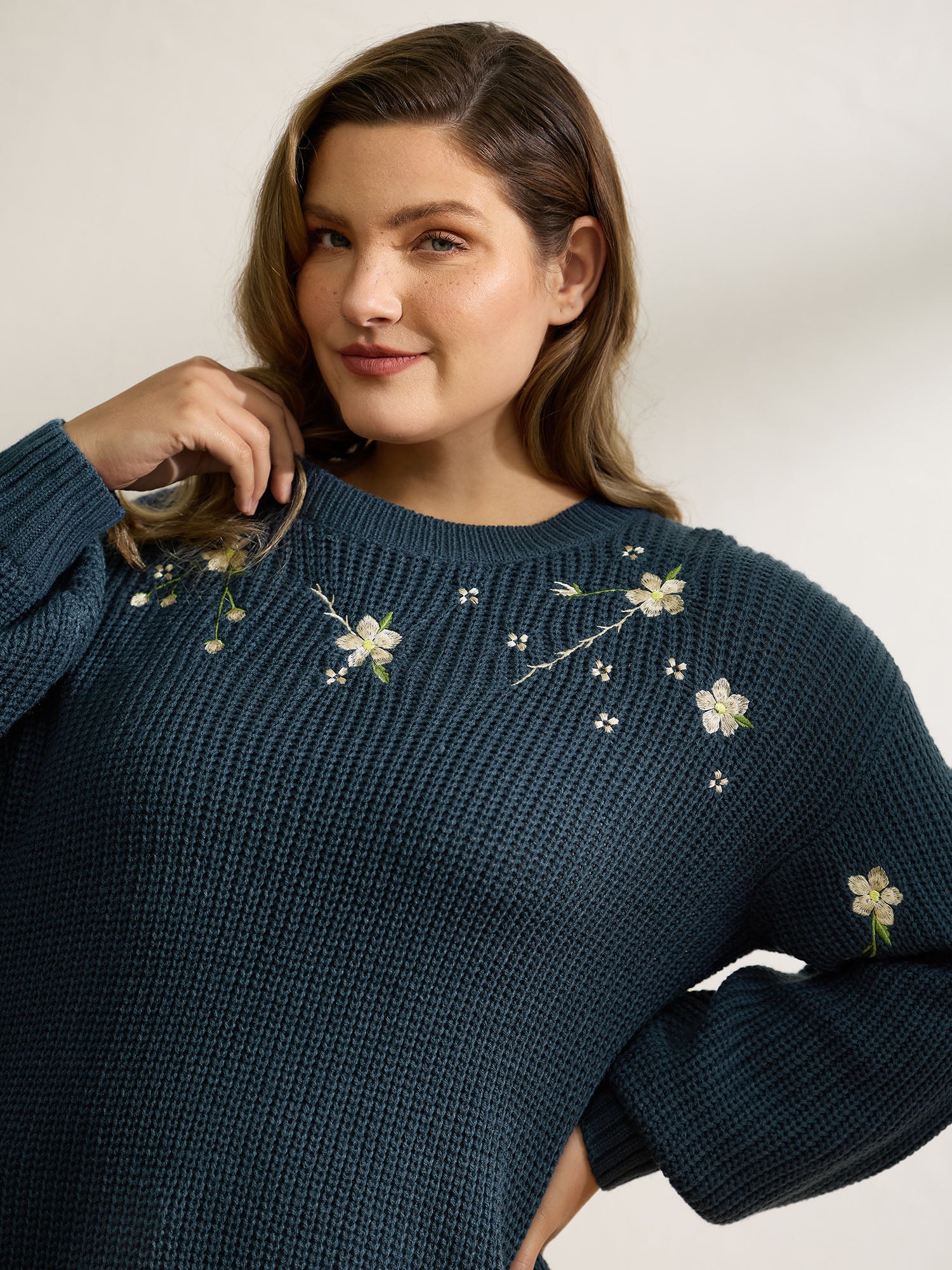 Floral Embroidery Textured Relaxed-Fit Pullover - Image 2